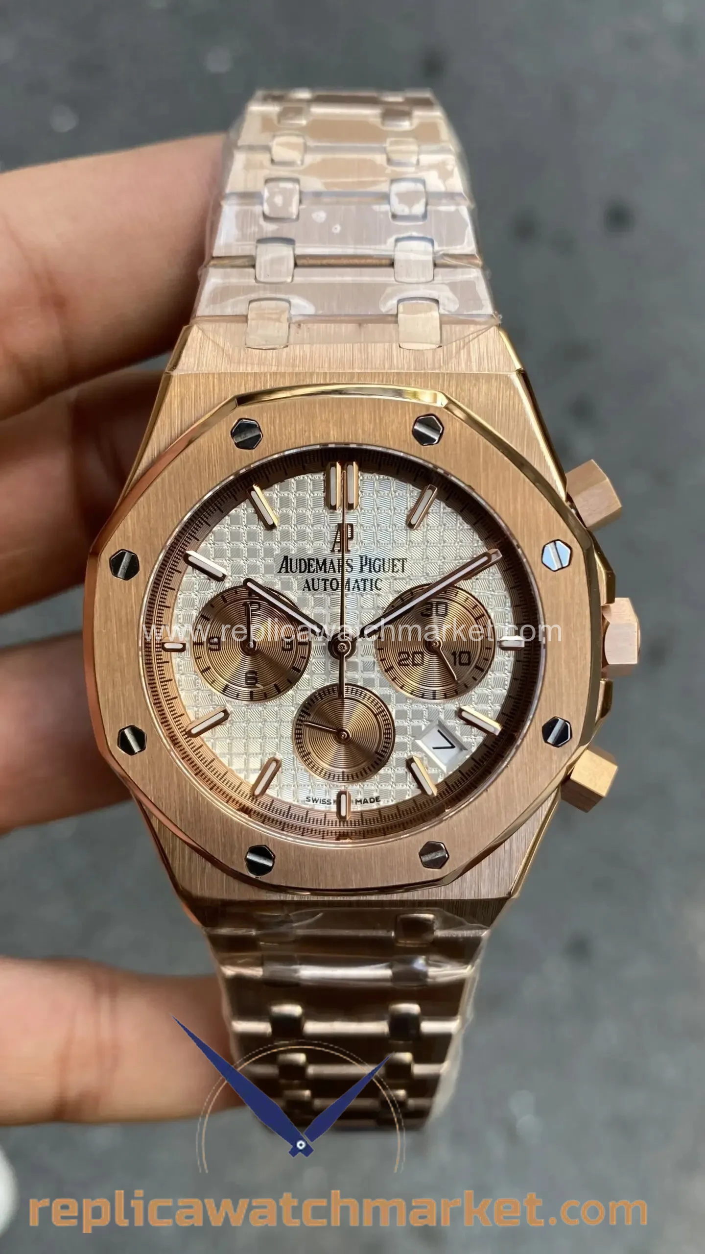Replica Audemars Piguet Royal Oak 26315OR — White and Gold Dial Chronograph Rose Gold Case 41 mm — product view 1