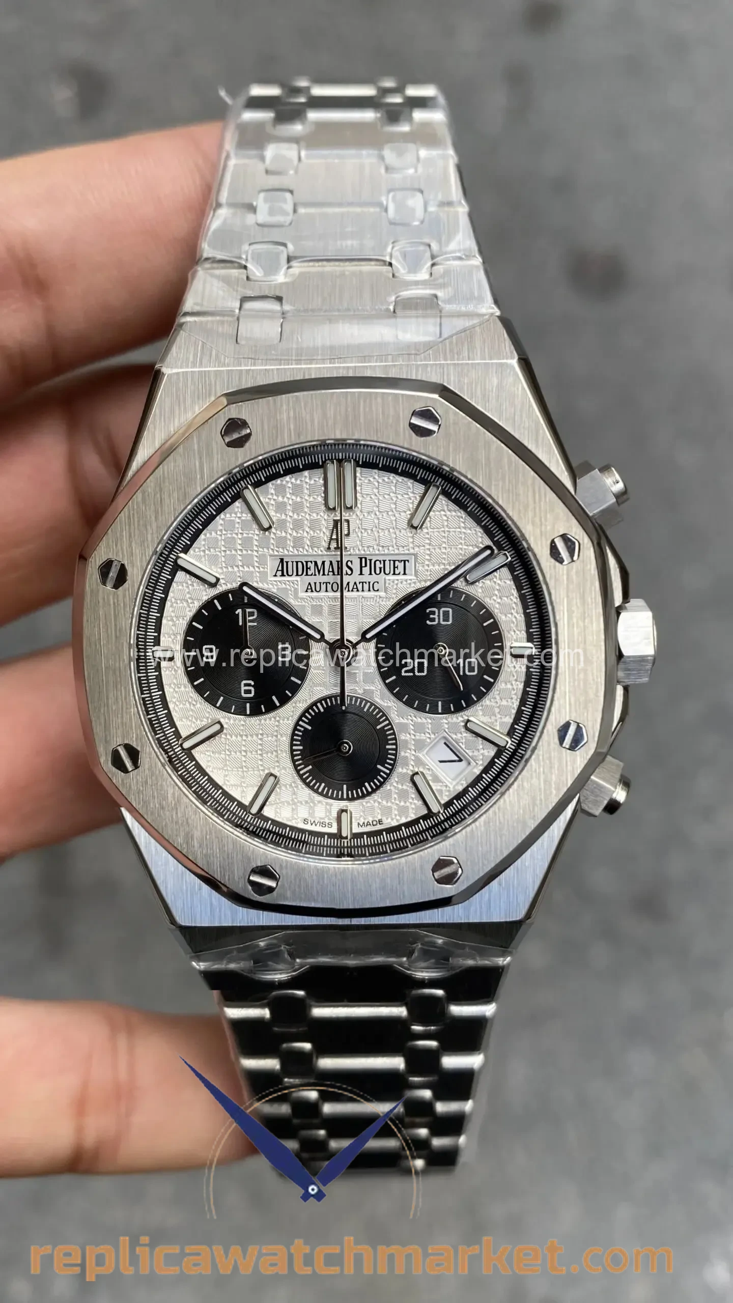Replica Audemars Piguet Royal Oak 26331ST — White and Black Dial Chronograph Steel Case 41 mm — product view 1