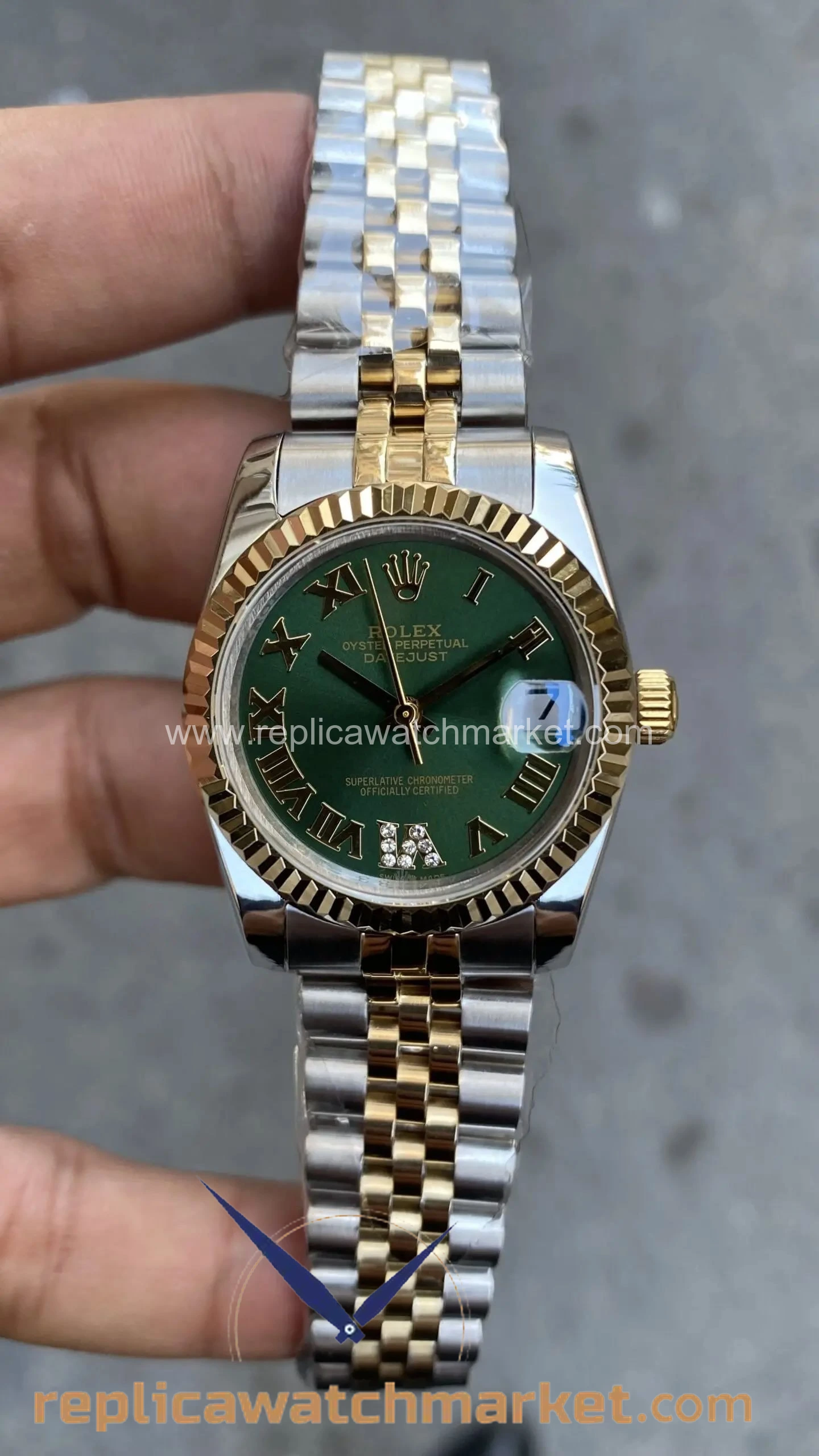 Replica Rolex Datejust 31 mm — Roman Green Dial Two-Tone Gold Jubilee — product view 1