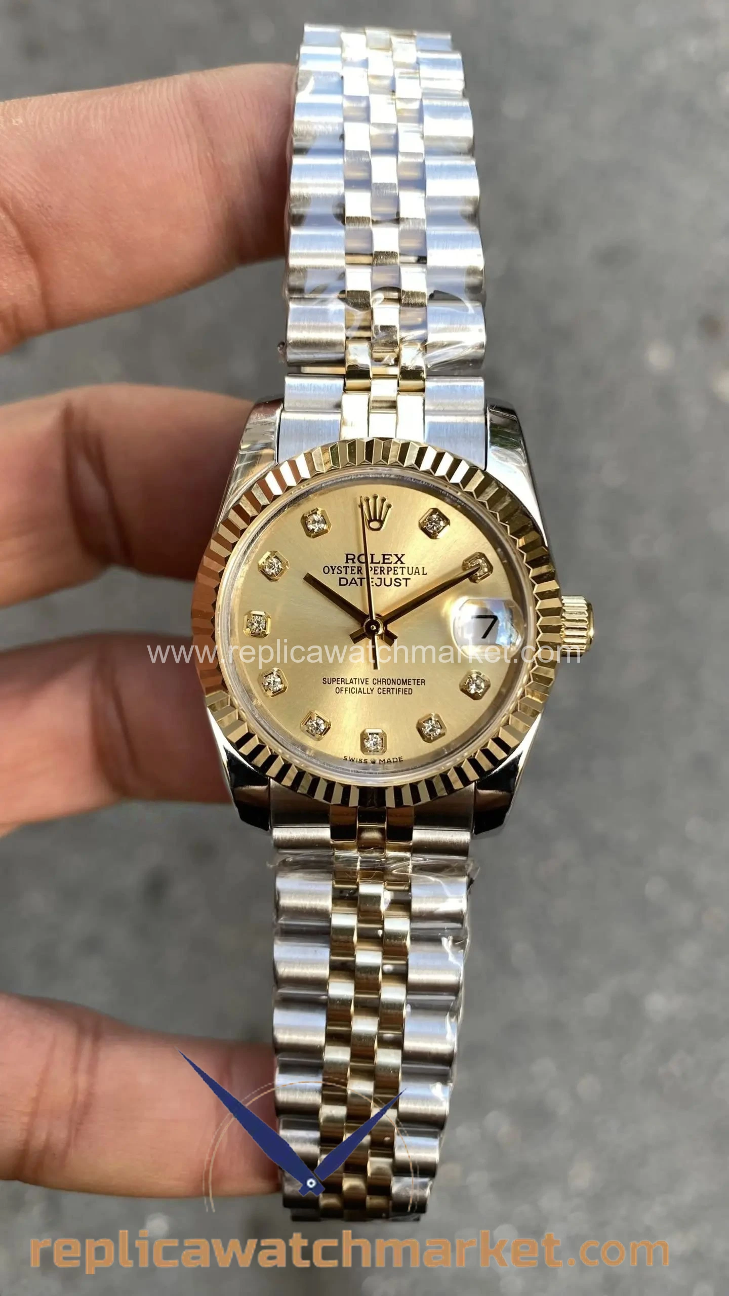 Replica Rolex Datejust 31 mm — Stone Champagne Dial Two-Tone Gold Jubilee — product view 1