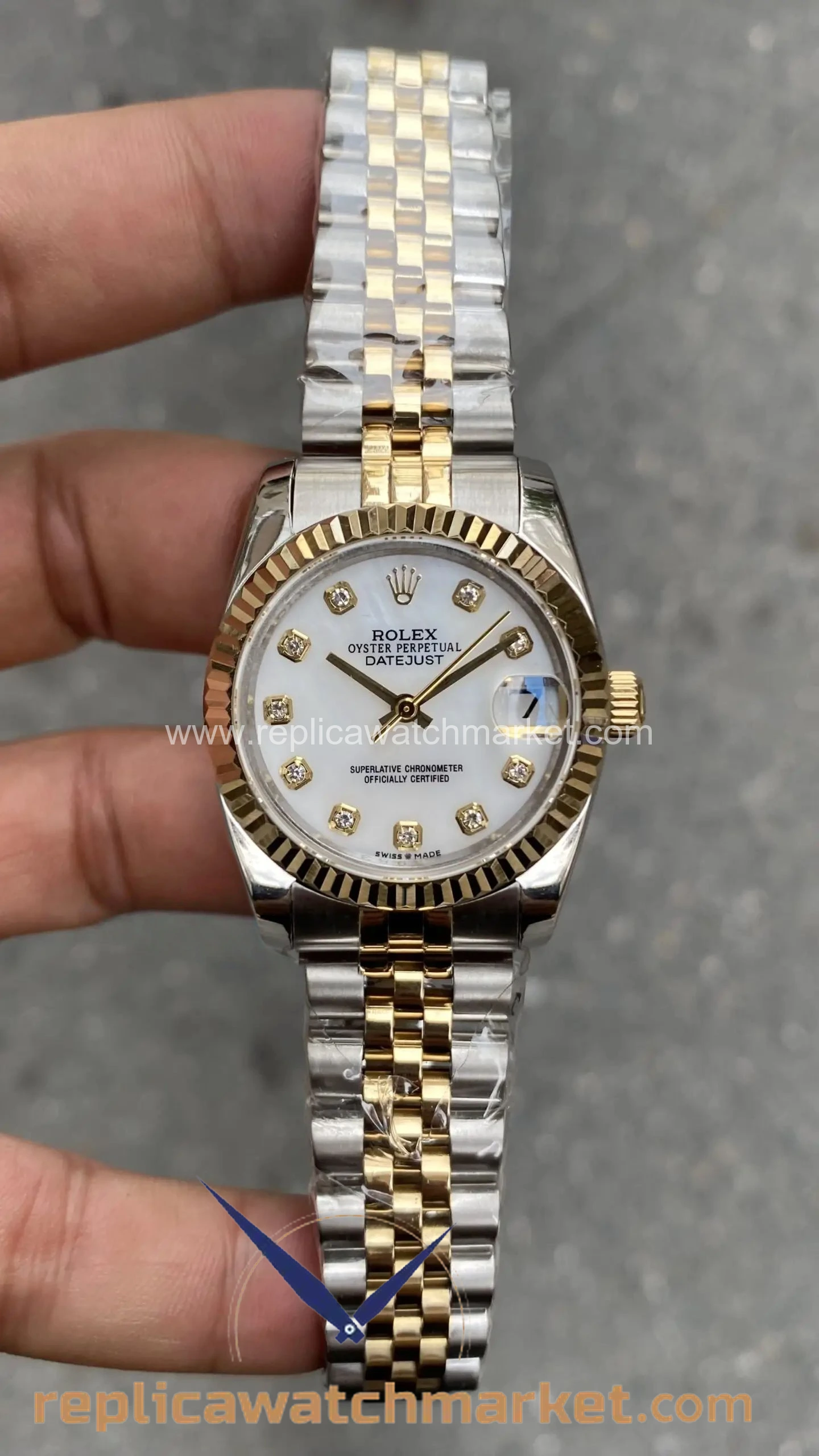 Replica Rolex Datejust 31 mm — Stone White Dial Two-Tone Gold Jubilee — product view 1