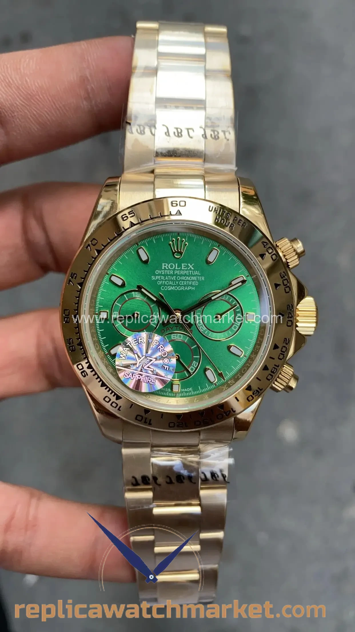 Replica Rolex Daytona 116508 — Green Dial Gold 40 mm — product view 1