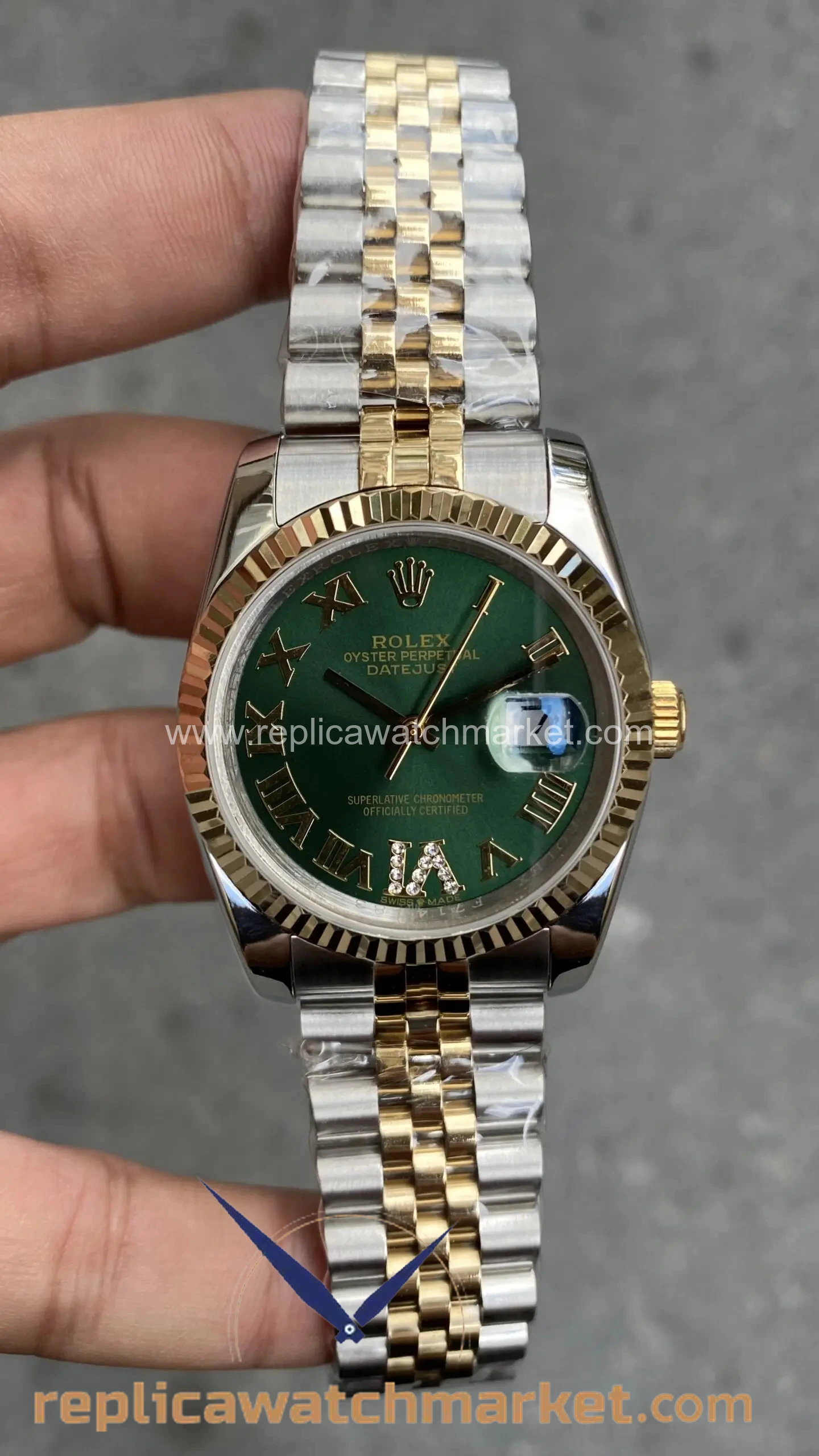 Replica Rolex Datejust 36 mm — Green Dial Two-Tone Yellow Gold Jubilee — product view 1