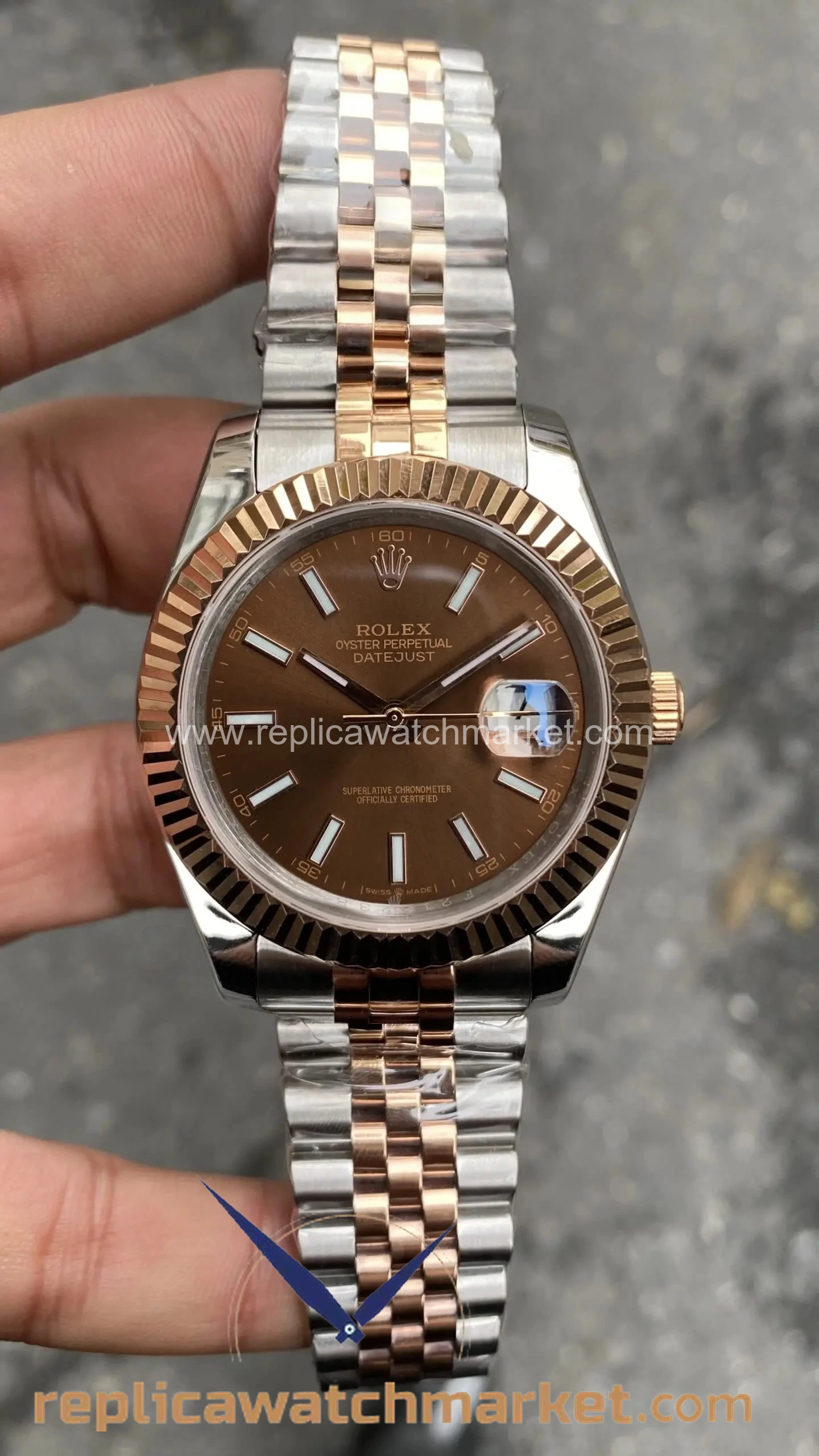 Replica Rolex Datejust 126631 — Chocolate Dial Two-Tone Rose Gold Jubilee 41 mm — product view 1