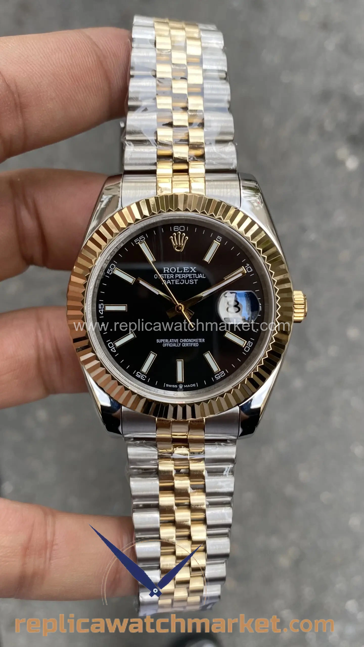 Replica Rolex Datejust 126333 — Black Dial Two-Tone Jubilee 41 mm — product view 1