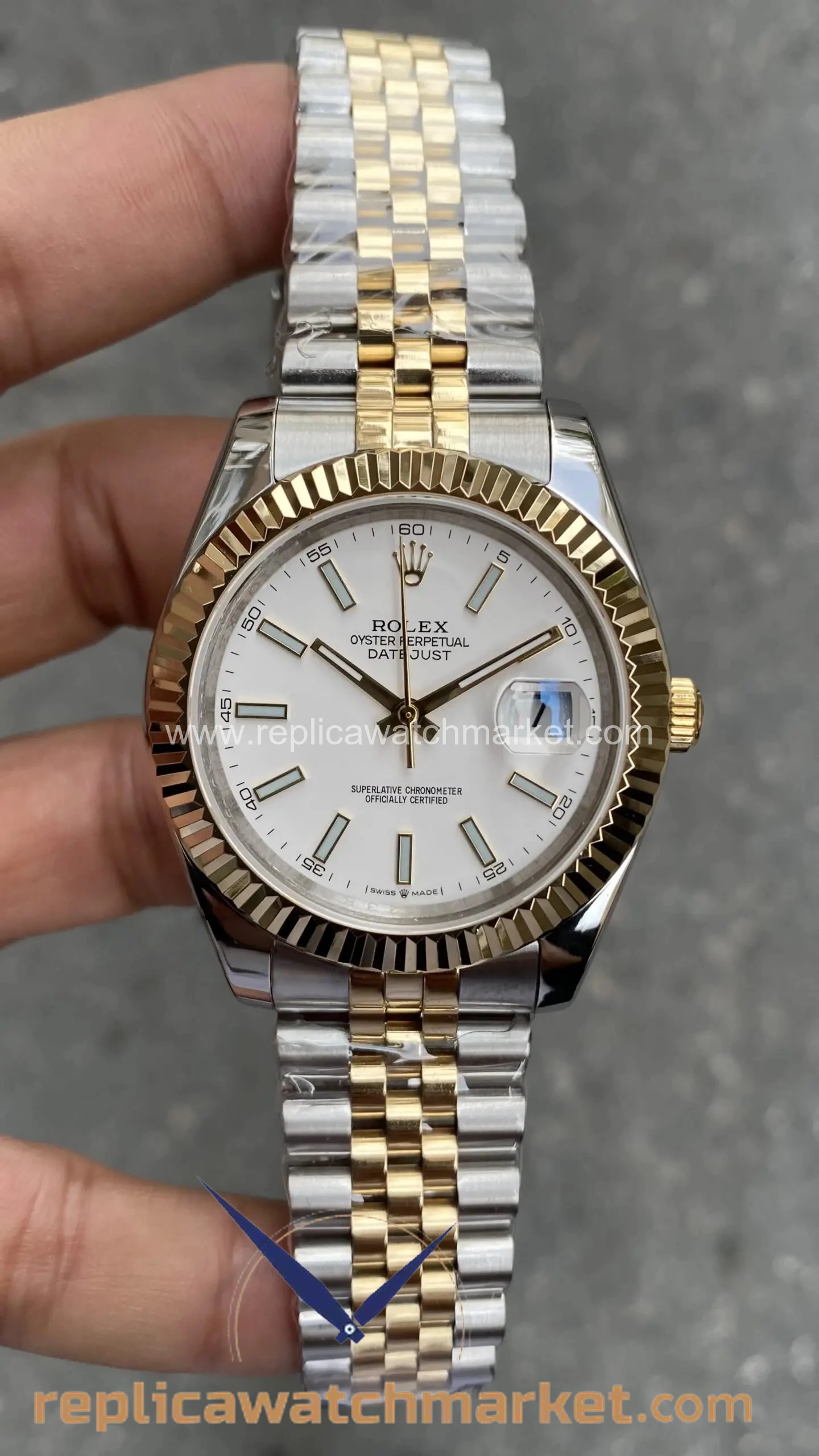 Replica Rolex Datejust 126333 — White Dial Two-Tone Jubilee 41 mm — product view 1