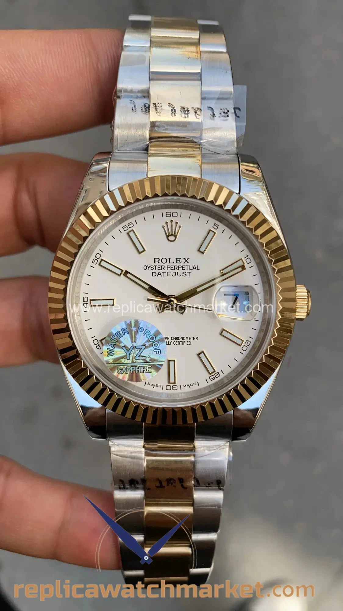 Replica Rolex Datejust 126333 — White Dial Two-Tone Oyster 41 mm — product view 1