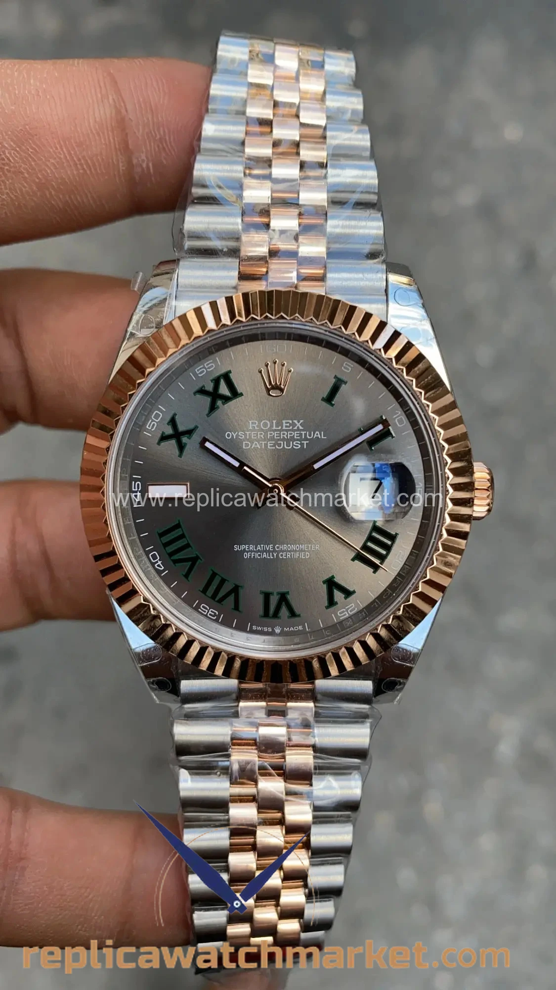 Replica Rolex Datejust 126331 — Wimbledon Two-Tone Rose Jubilee 41 mm — product view 1