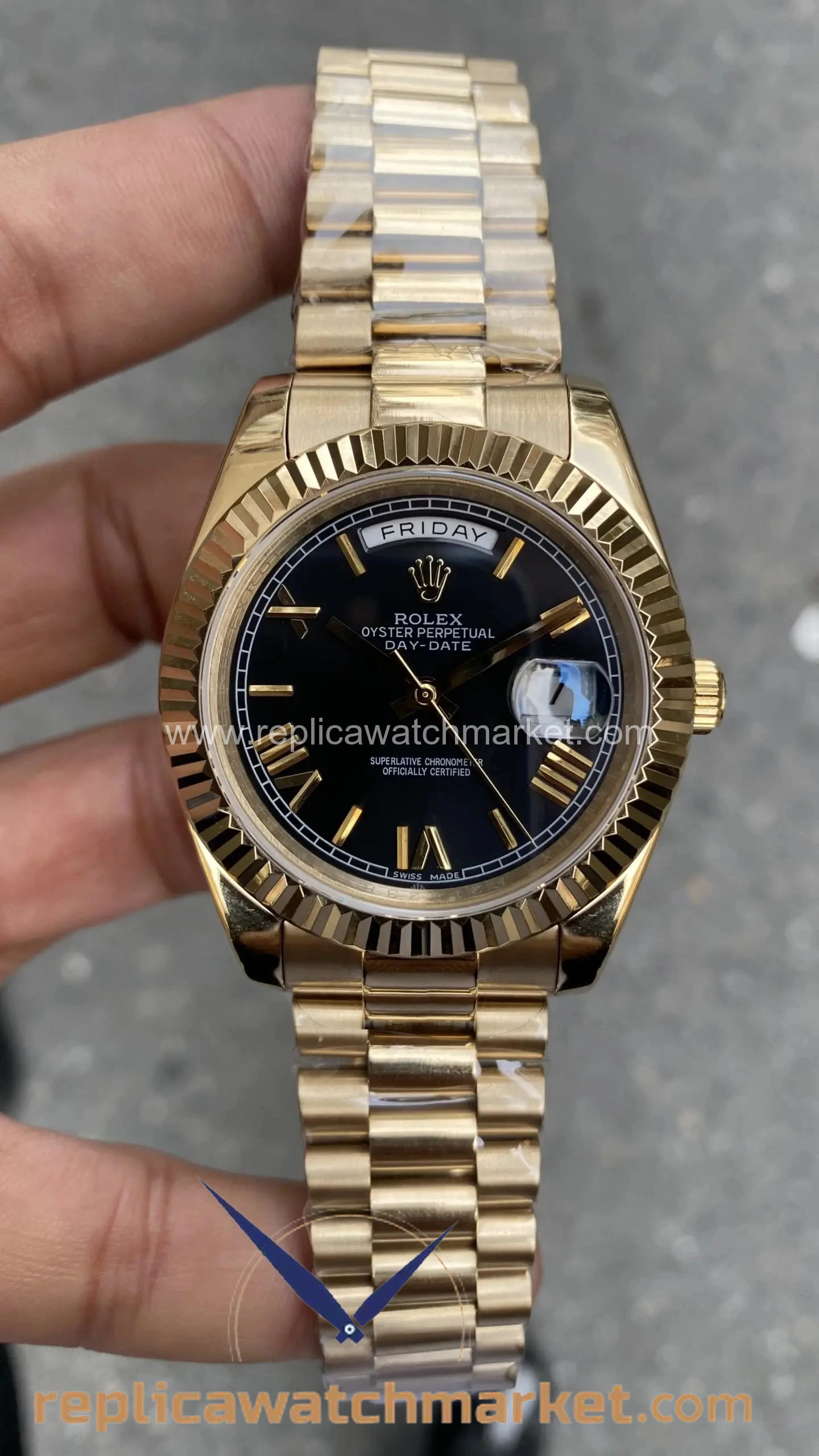 Replica Rolex Day-Date 218238 — Black Roman Gold 40 mm — product view 1