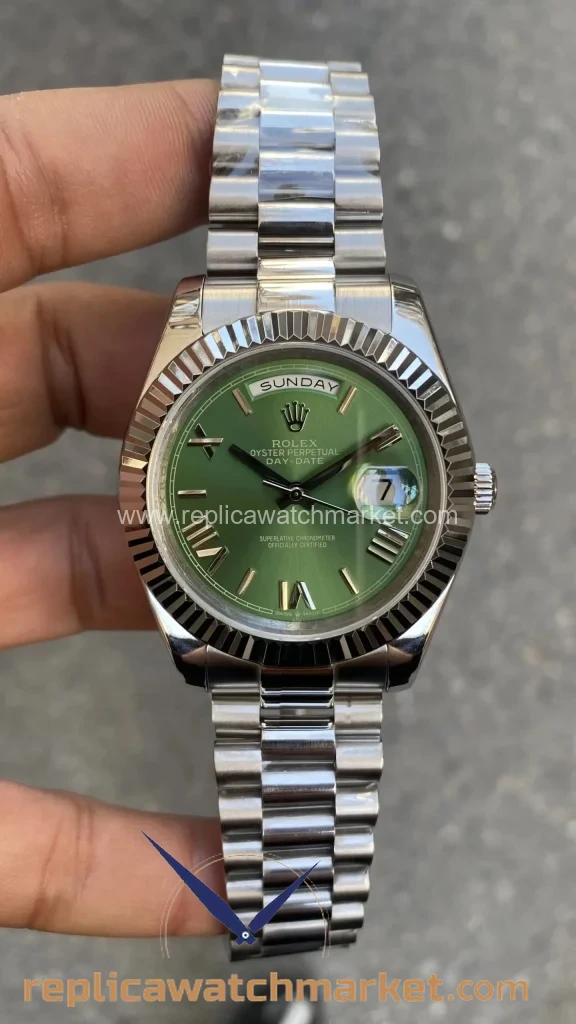 Replica Rolex Day-Date 228239 — Olive Green Roman President 40 mm — product view 1