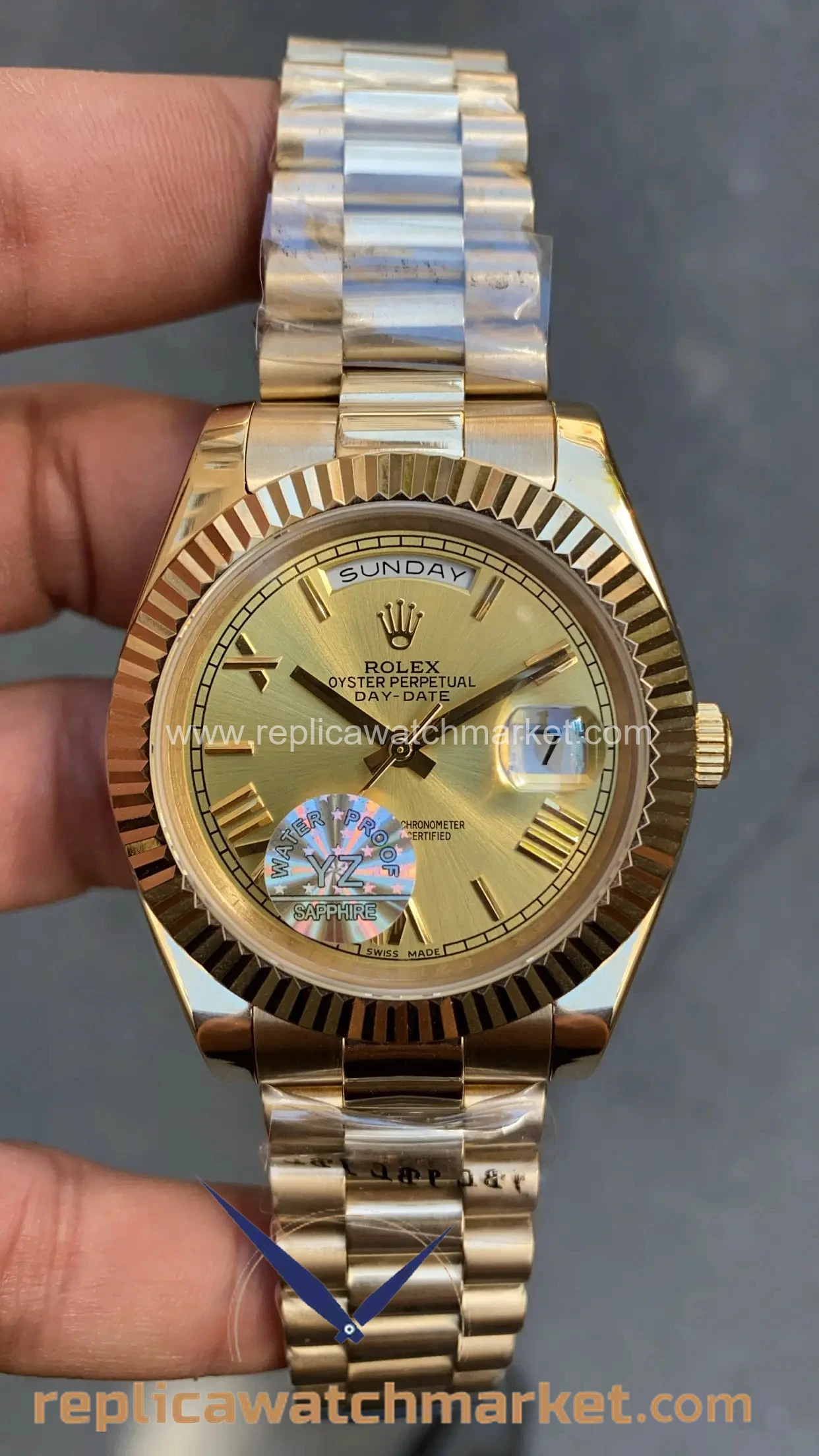 Replica Rolex Day-Date 228238 — Champagne Yellow Gold 40 mm — product view 1