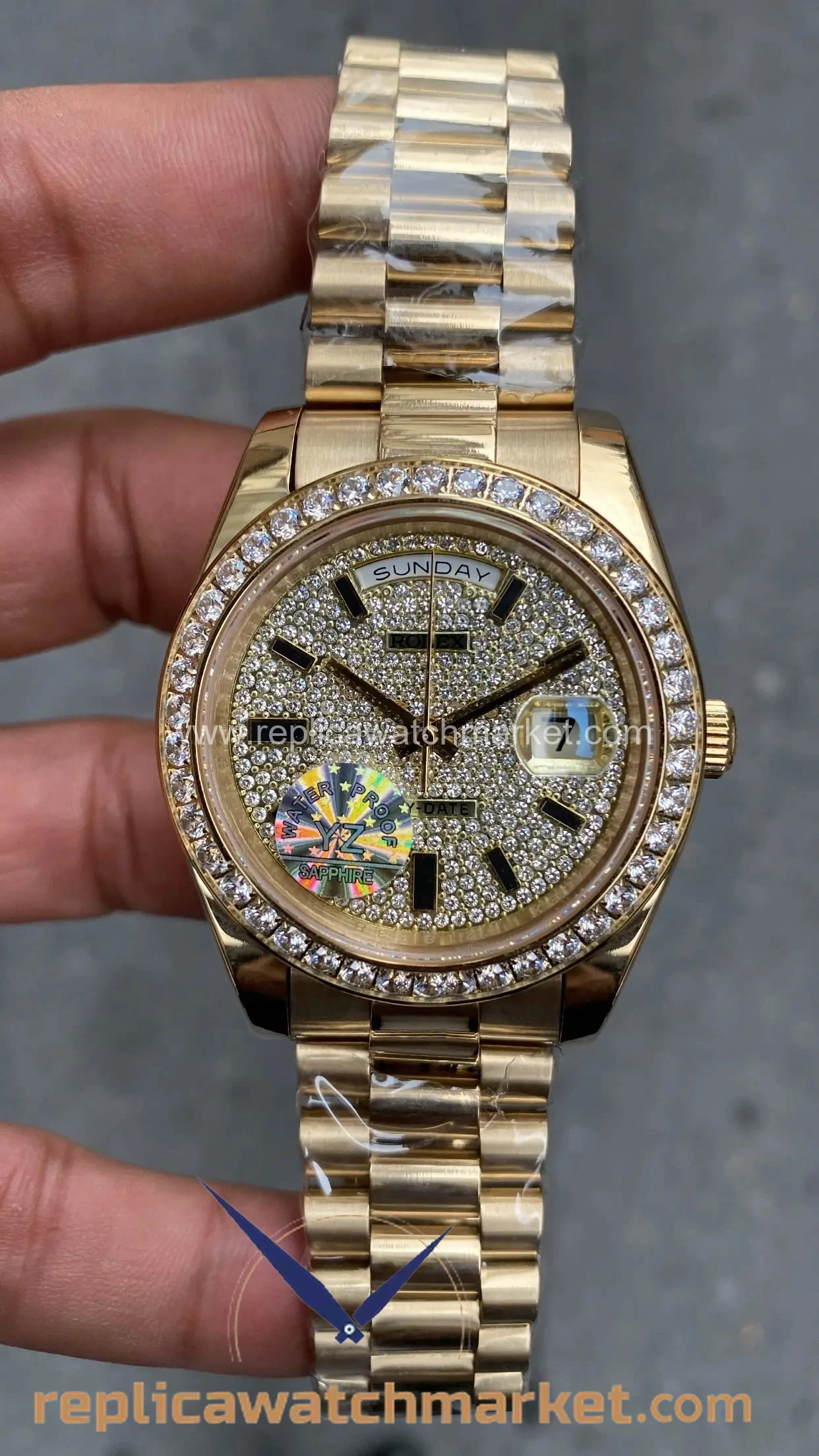 Replica Rolex Day-Date 228239 — Diamond Yellow Gold 40 mm — product view 1