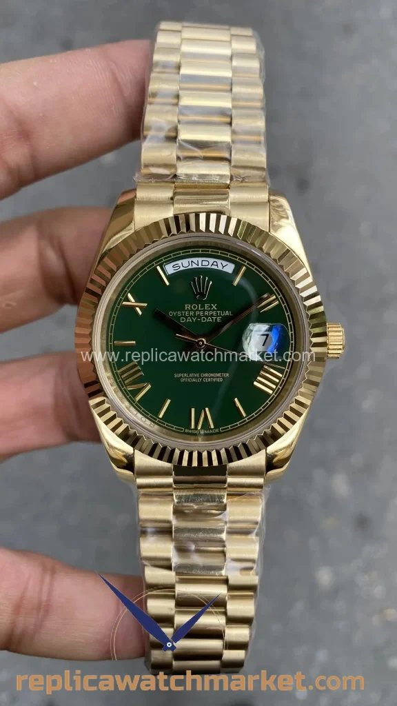 Replica Rolex Day-Date 228238 — Green Roman Dial Yellow Gold 40 mm — product view 1