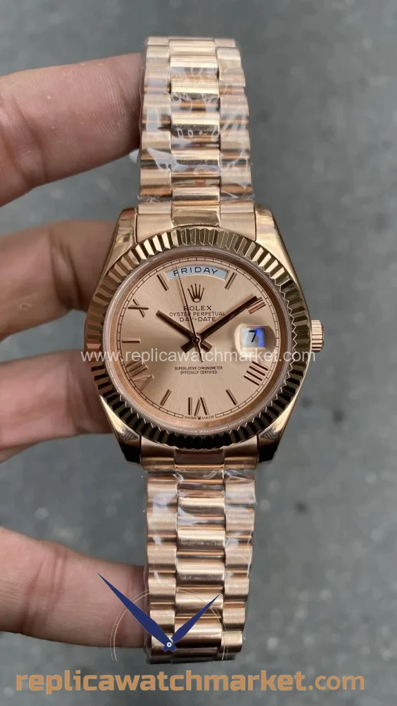 Replica Rolex Day-Date 218235 — Rose Roman 40 mm — product view 1