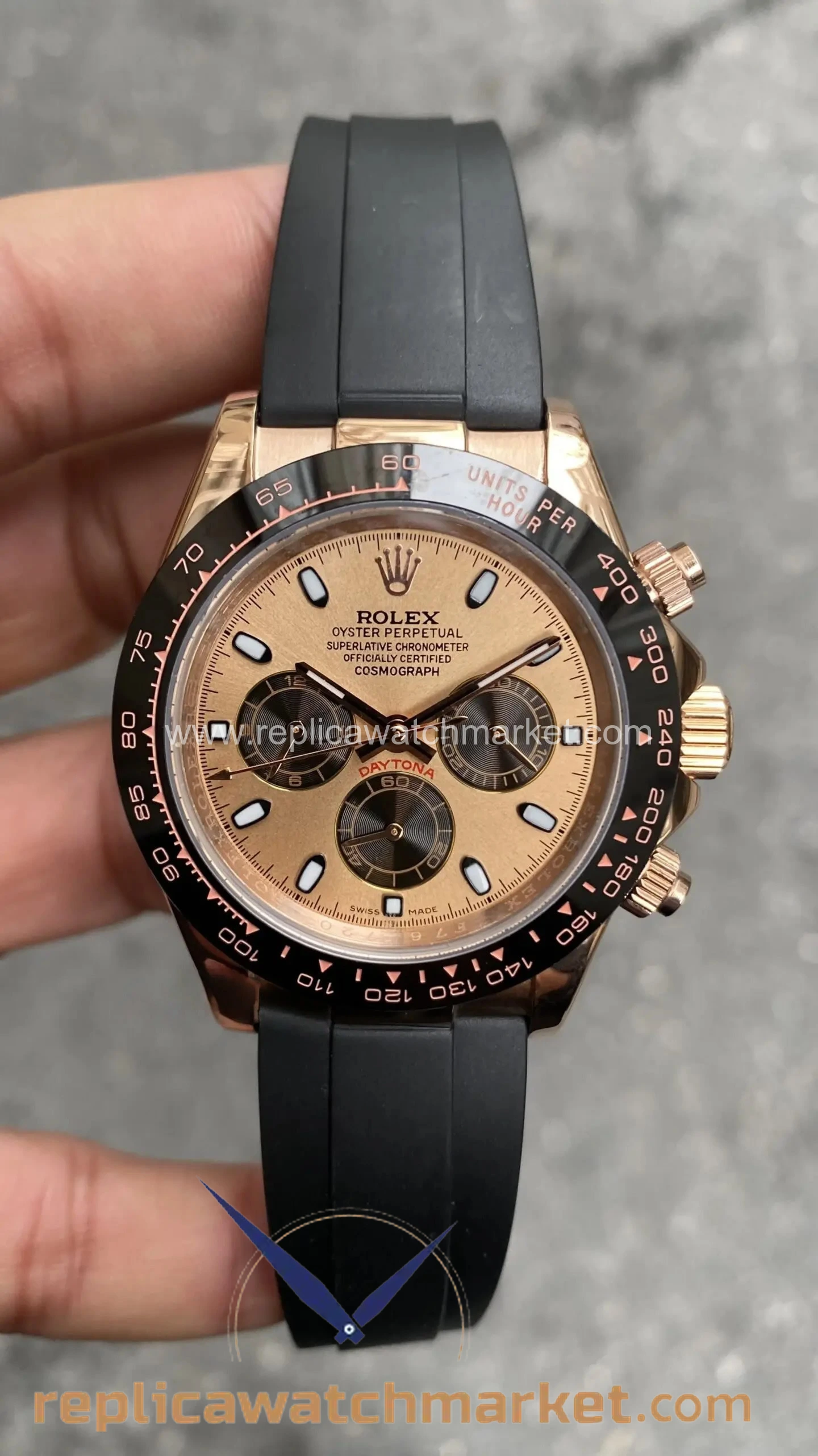 Replica Rolex Daytona 116515LN — Black Dial Rose on Rubber 40 mm — product view 1