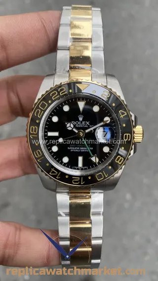 Replika Rolex GMT-Master II 116713LN — Siyah Çift Renkli Altın Oyster 40 mm — ürün görünümü 1