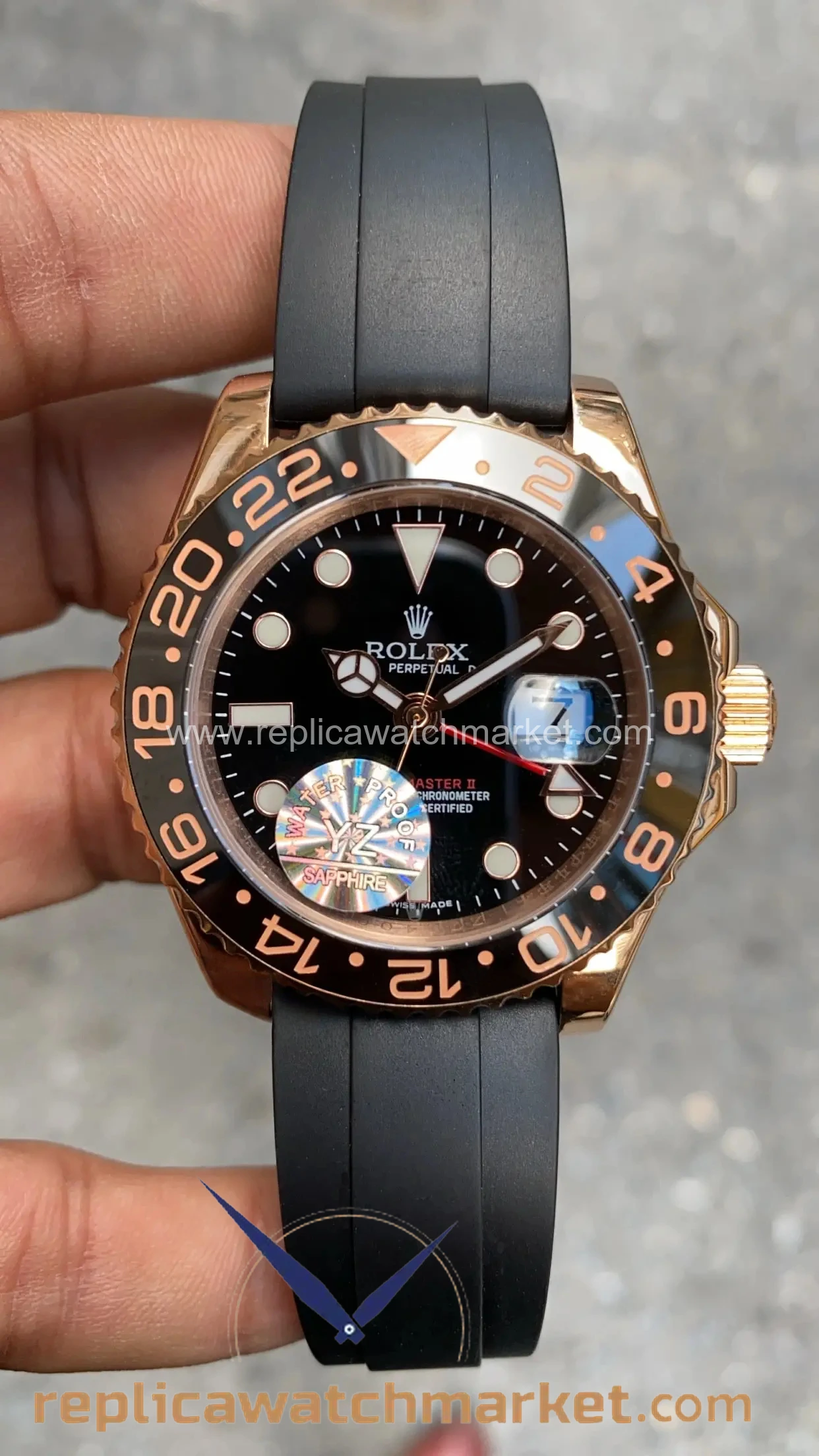 Replica Rolex GMT-Master II — Everose on Oysterflex 40 mm — product view 1