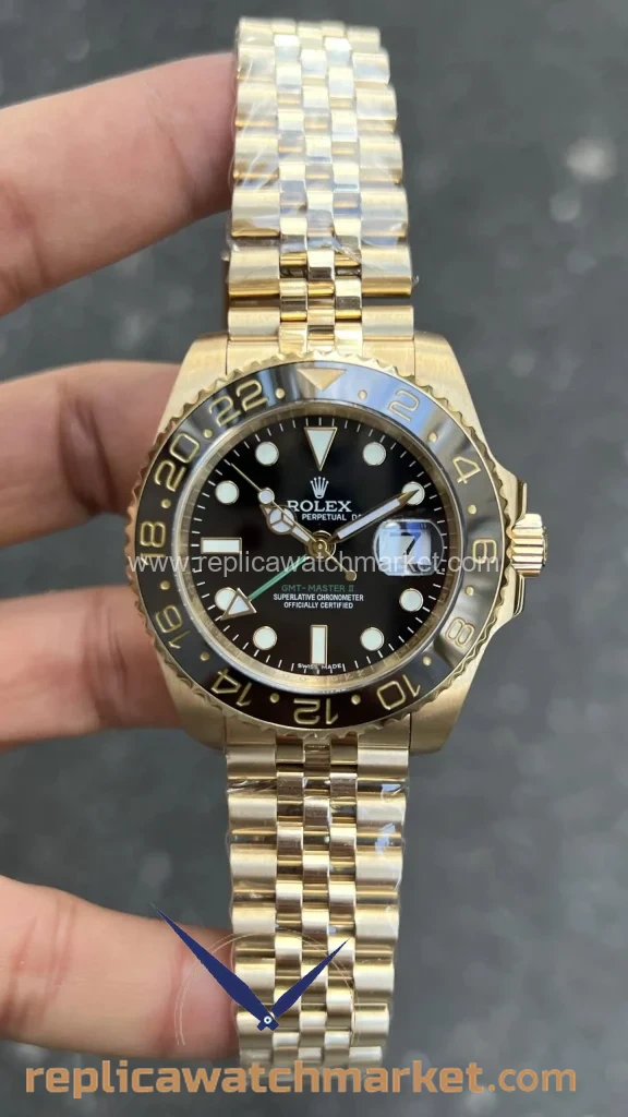 Replica Rolex GMT-Master II 126718GRNR — Full Gold Jubilee 40 mm — product view 1