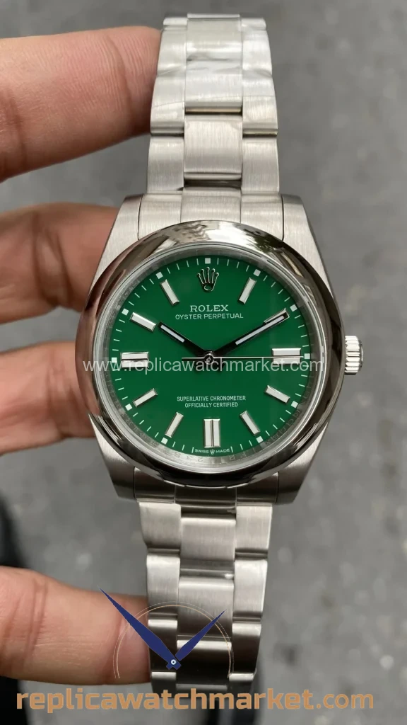 Replica Rolex Oyster Perpetual 124300 — Green Dial 41 mm — product view 1