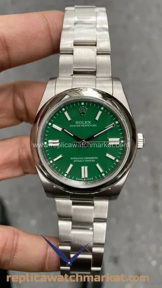Replika Rolex Oyster Perpetual 124300 — Yeşil Kadran 41 mm — ürün görünümü 1