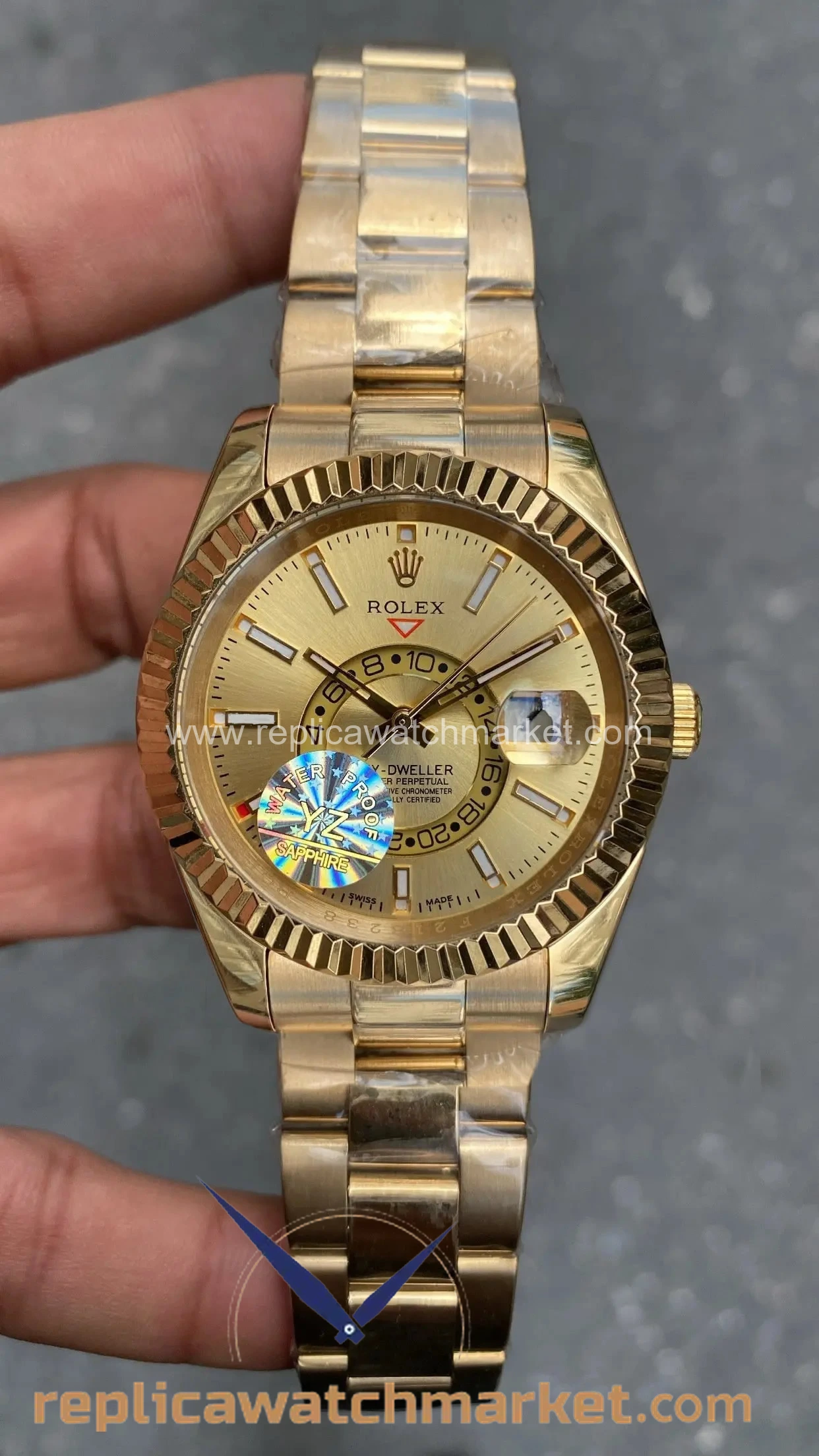 Replica Rolex Sky-Dweller 326938 — Champagne Dial Full Gold Oyster 42 mm — product view 1
