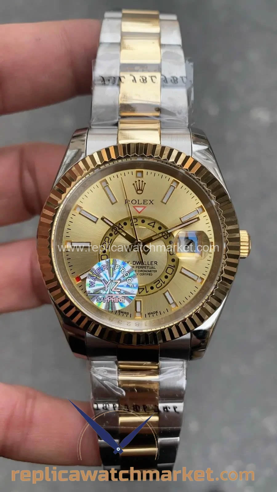 Replica Rolex Sky-Dweller 326933 — Champagne Dial Two-Tone Gold Oyster 42 mm — product view 1