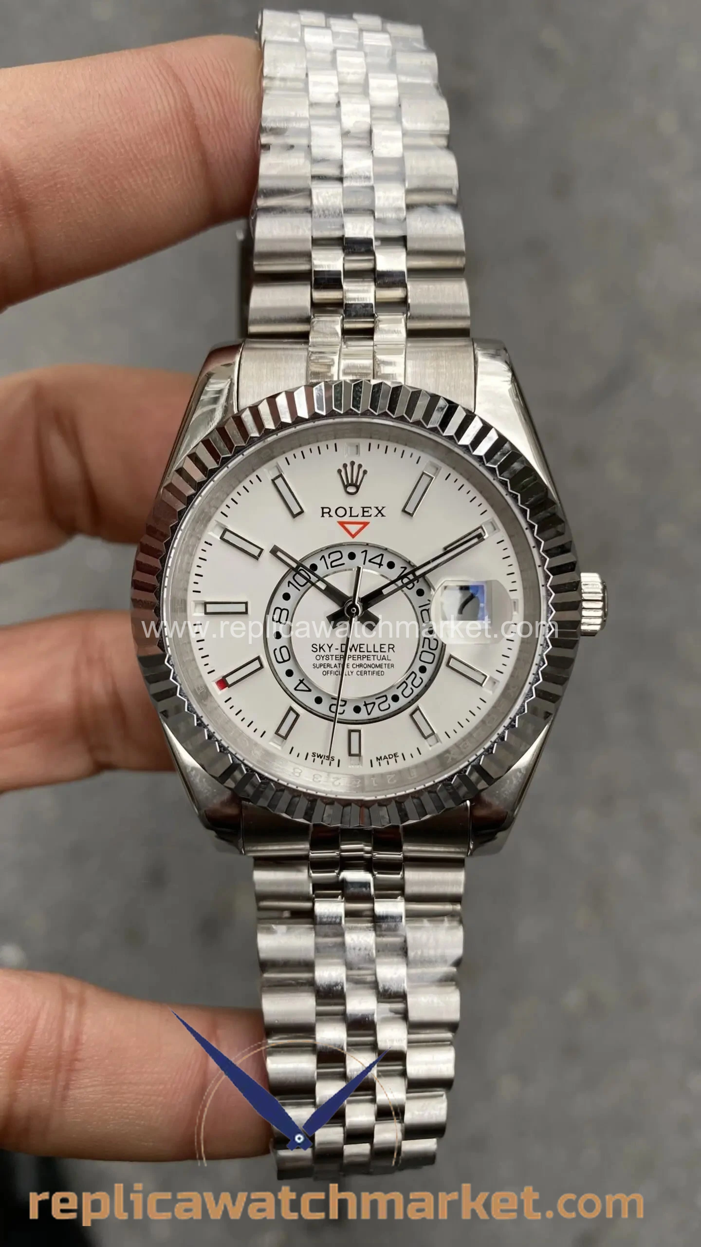 Replica Rolex Sky-Dweller 326934 — White Dial Jubilee 42 mm — product view 1