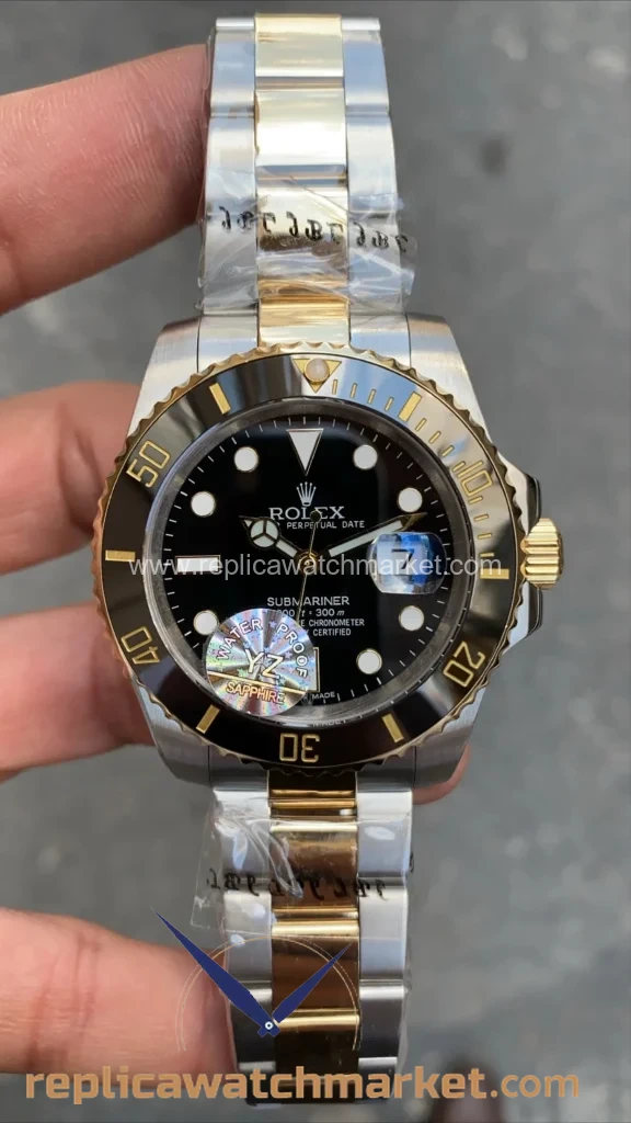 Replica Rolex Submariner 116613LN — Black Dial Two-Tone Gold Oyster 41 mm — product view 1