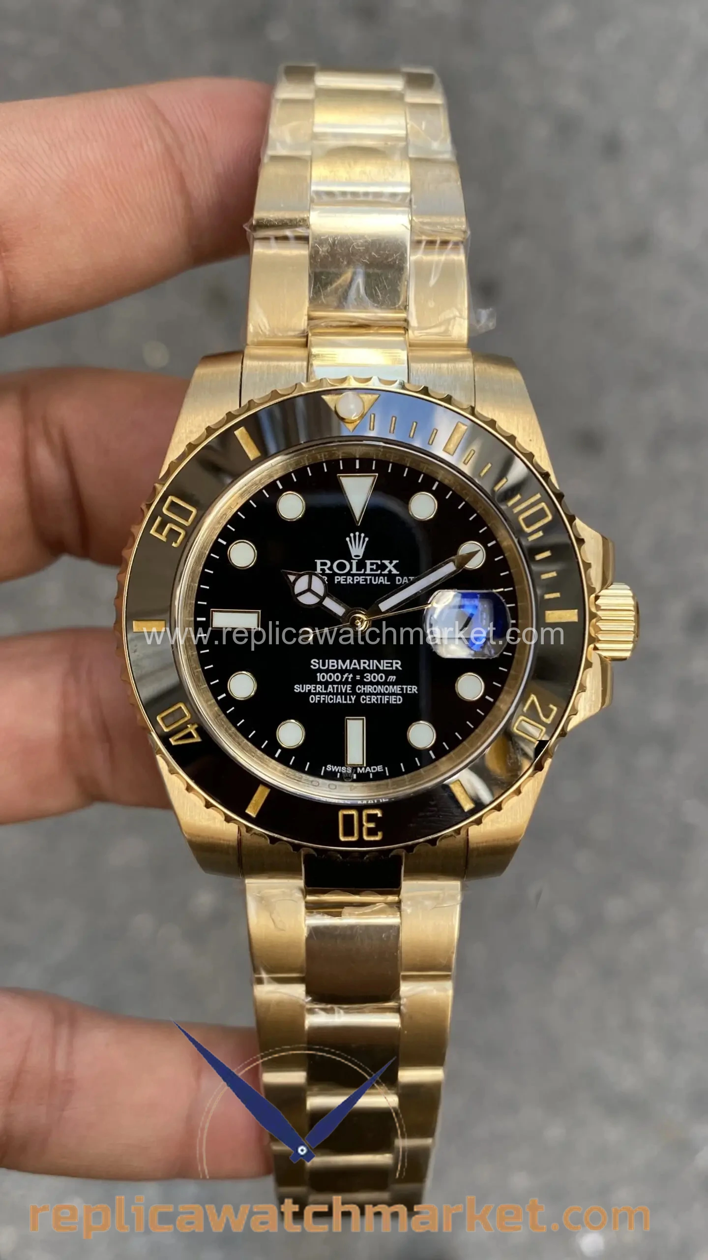 Replica Rolex Submariner 126618LN — Black Dial Full Gold Oyster 41 mm — product view 1