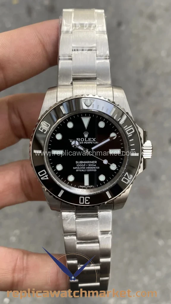 Replica Rolex Submariner No Date 124060 — Black Dial Oyster 41 mm — product view 1