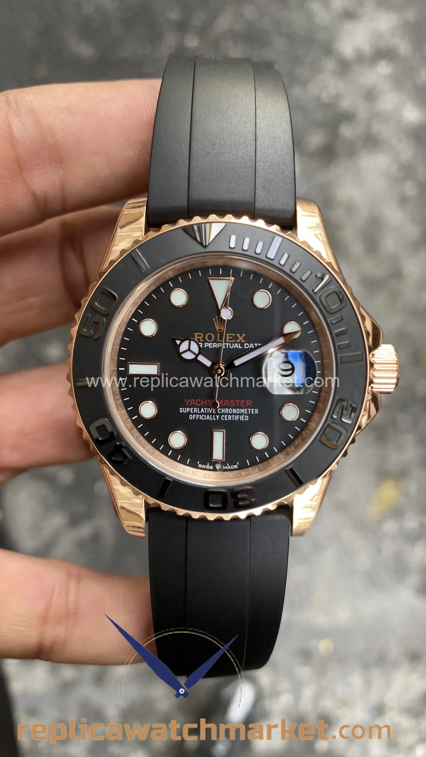 Replica Rolex Yacht-Master 126655 — Rubber Oysterflex Black Dial Everose Case 42 mm — product view 1