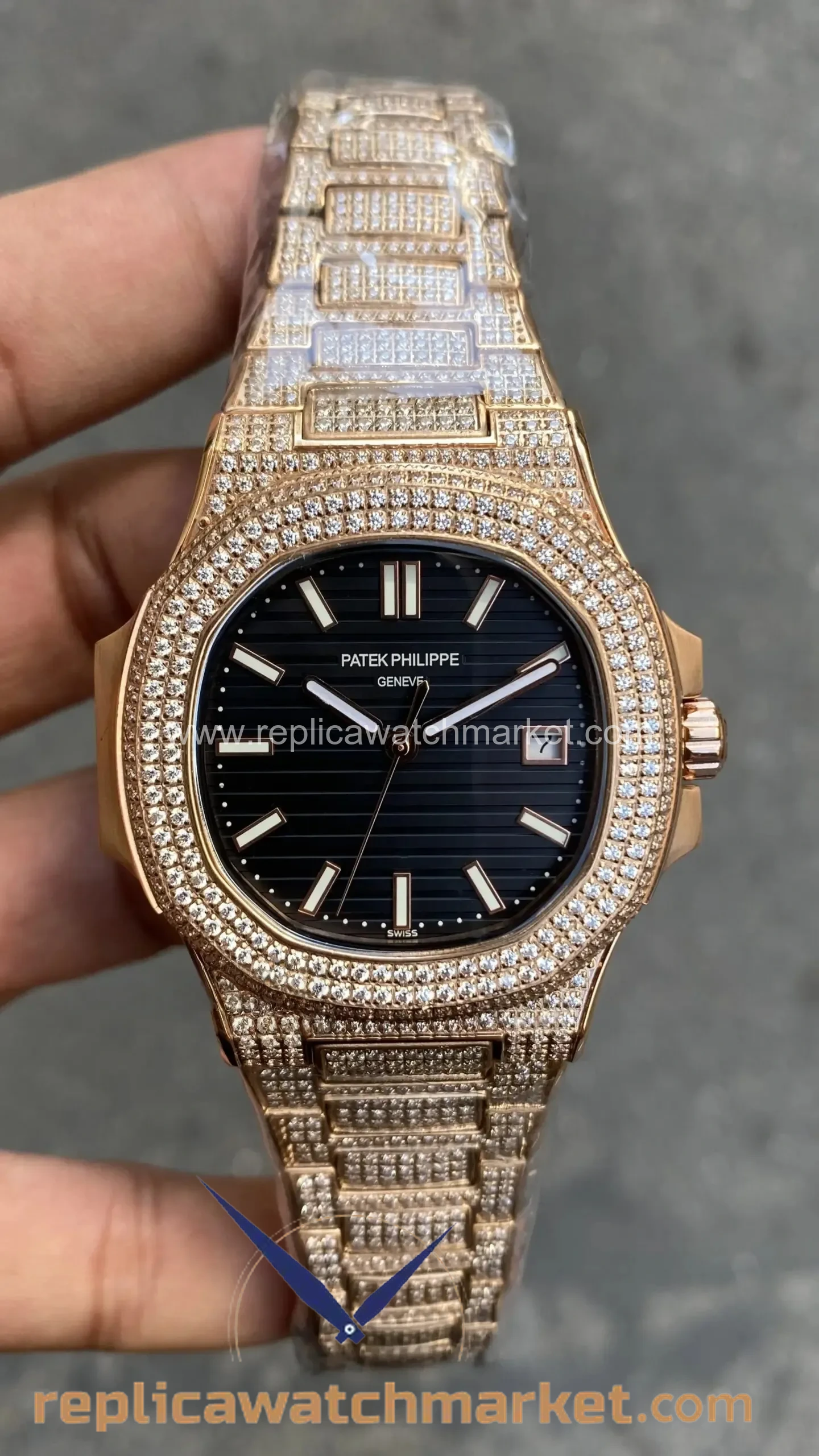 Replica Patek Philippe Nautilus Diamond Ice Out 5719/10G-010 — Rose Gold Case Black Bezel 40 mm — product view 1