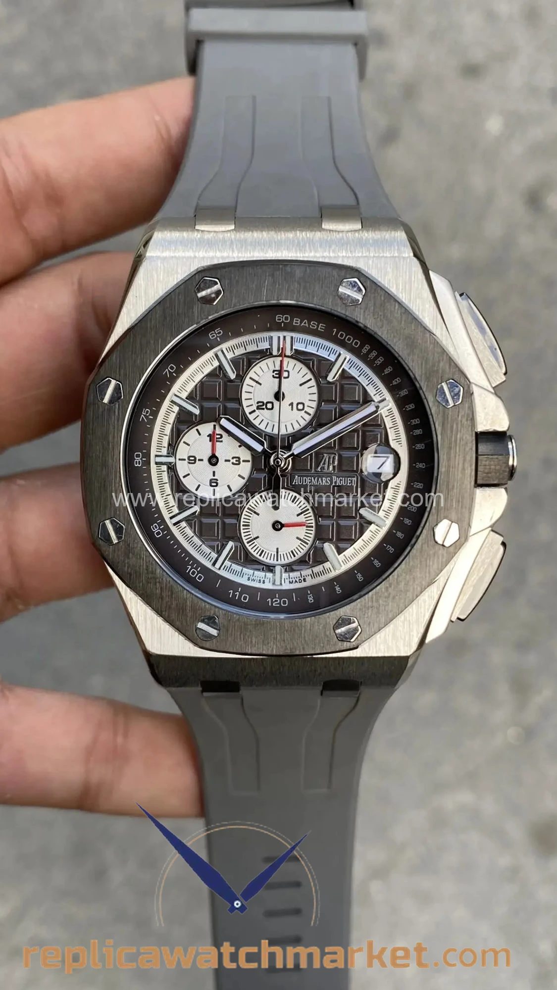 Replica Audemars Piguet Royal Oak Offshore Chronograph 26400IOR — Grey Dial Titanium Case 43 mm — product view 1