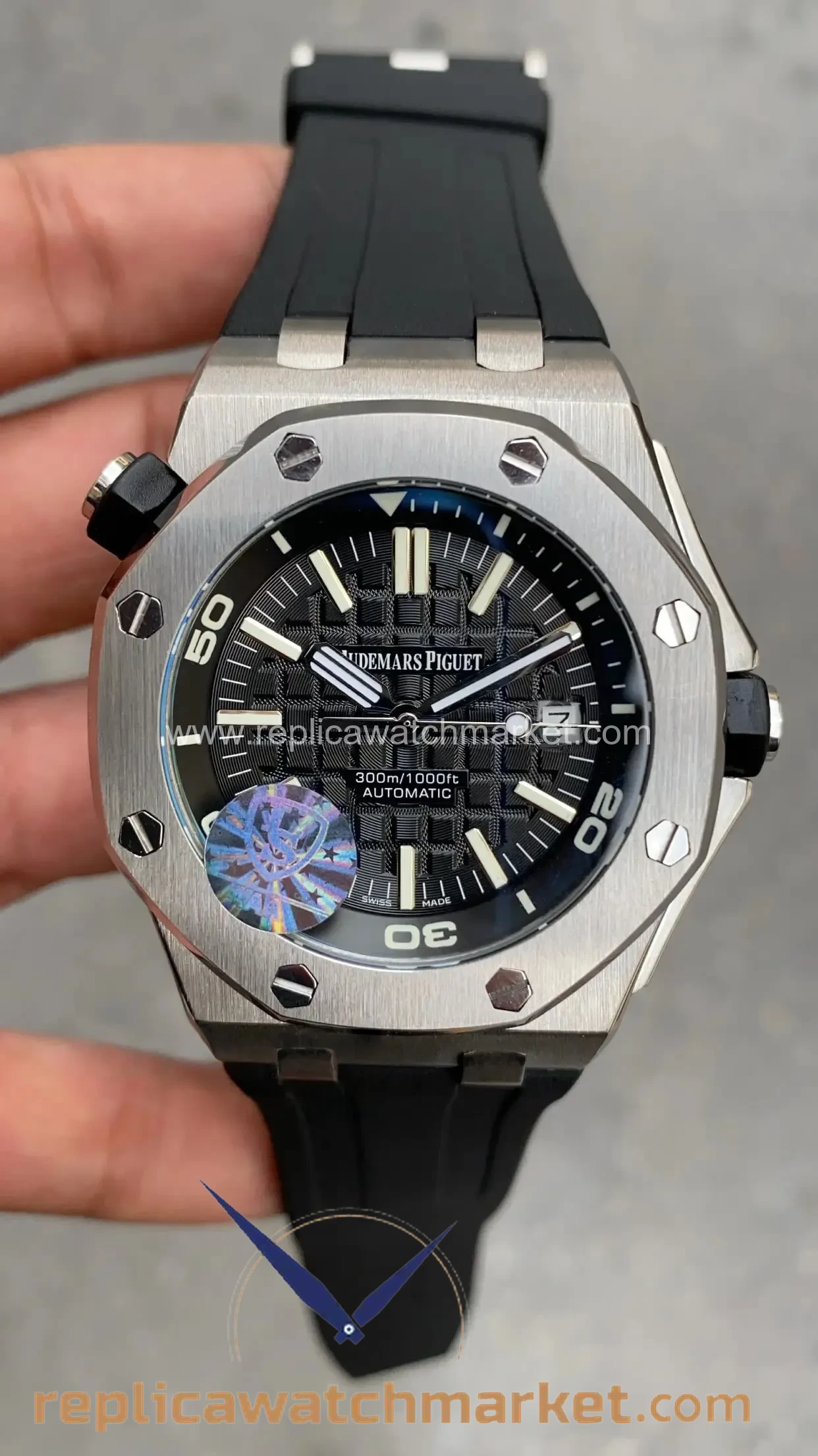 Replica Audemars Piguet Royal Oak Offshore Diver 15703ST — Black Dial Steel Case 42 mm — product view 1
