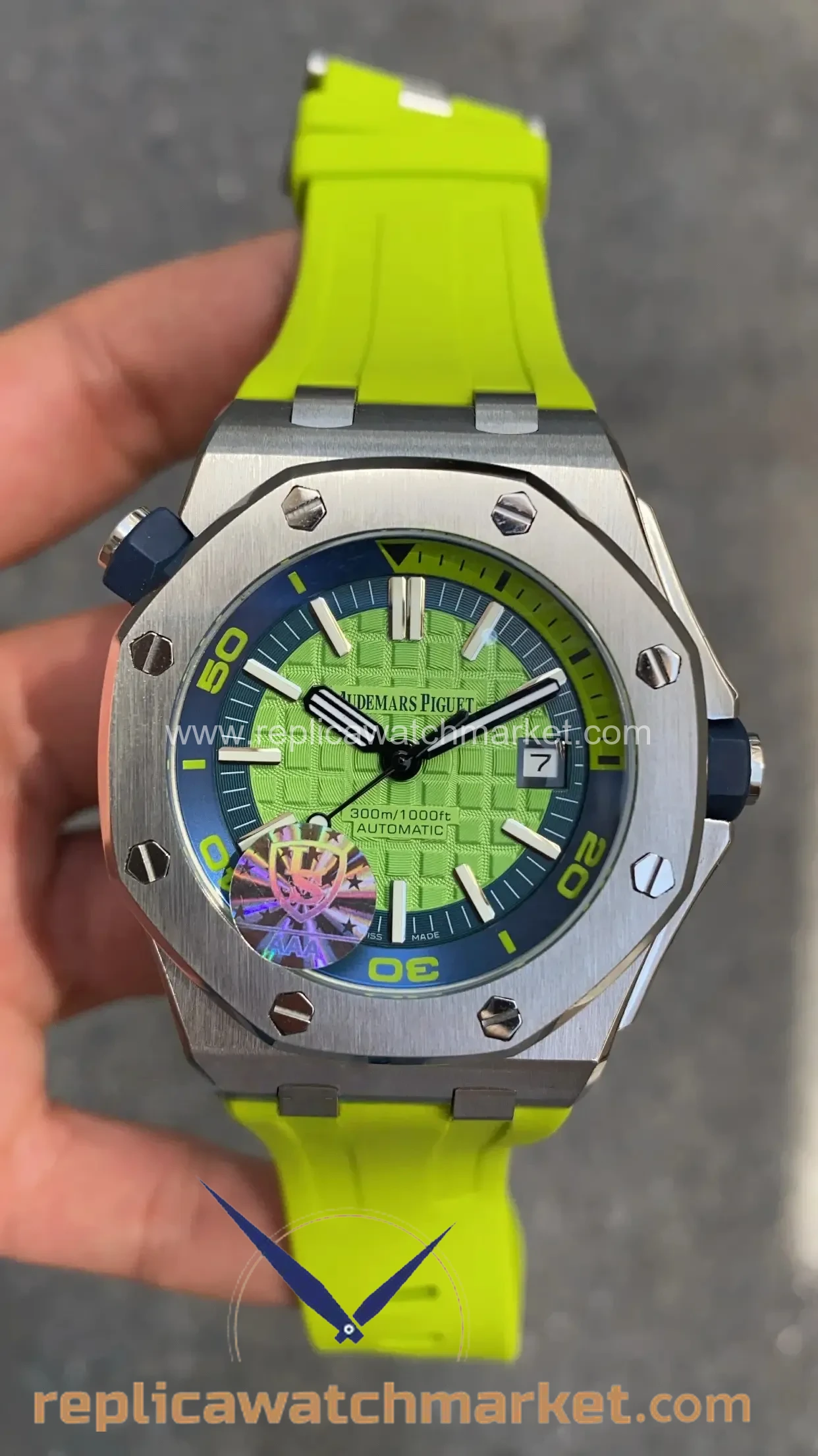 Replica Audemars Piguet Royal Oak Offshore Diver 15710ST — Lime Green Dial Rose Silver Case 42 mm — product view 1