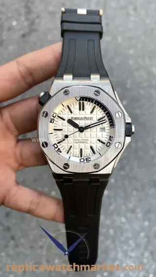 Replika Audemars Piguet Royal Oak Offshore Diver 15710ST — Beyaz kadran, çelik kasa 42 mm — ürün görünümü 1