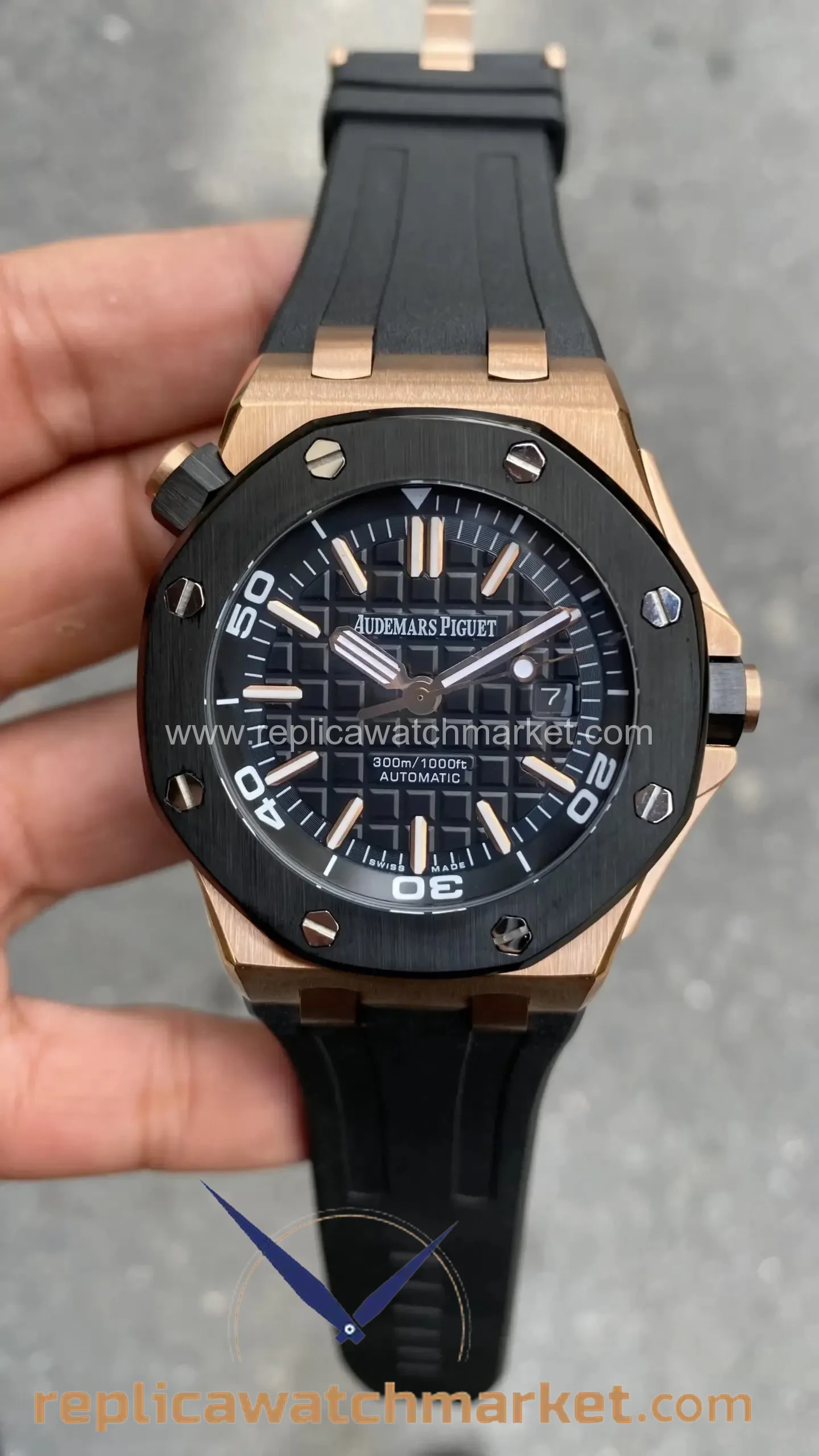 Replica Audemars Piguet Royal Oak Offshore Diver Cup 15709TR — Black Dial Rose Gold Case 42 mm — product view 1
