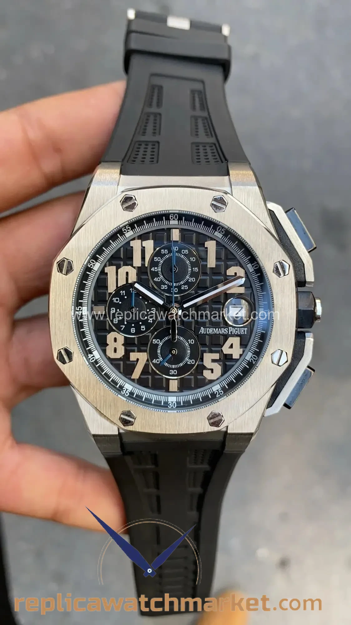 Replica Audemars Piguet Royal Oak Offshore LeBron James Chronograph 26210OI — Black Dial Steel Case 44 mm — product view 1