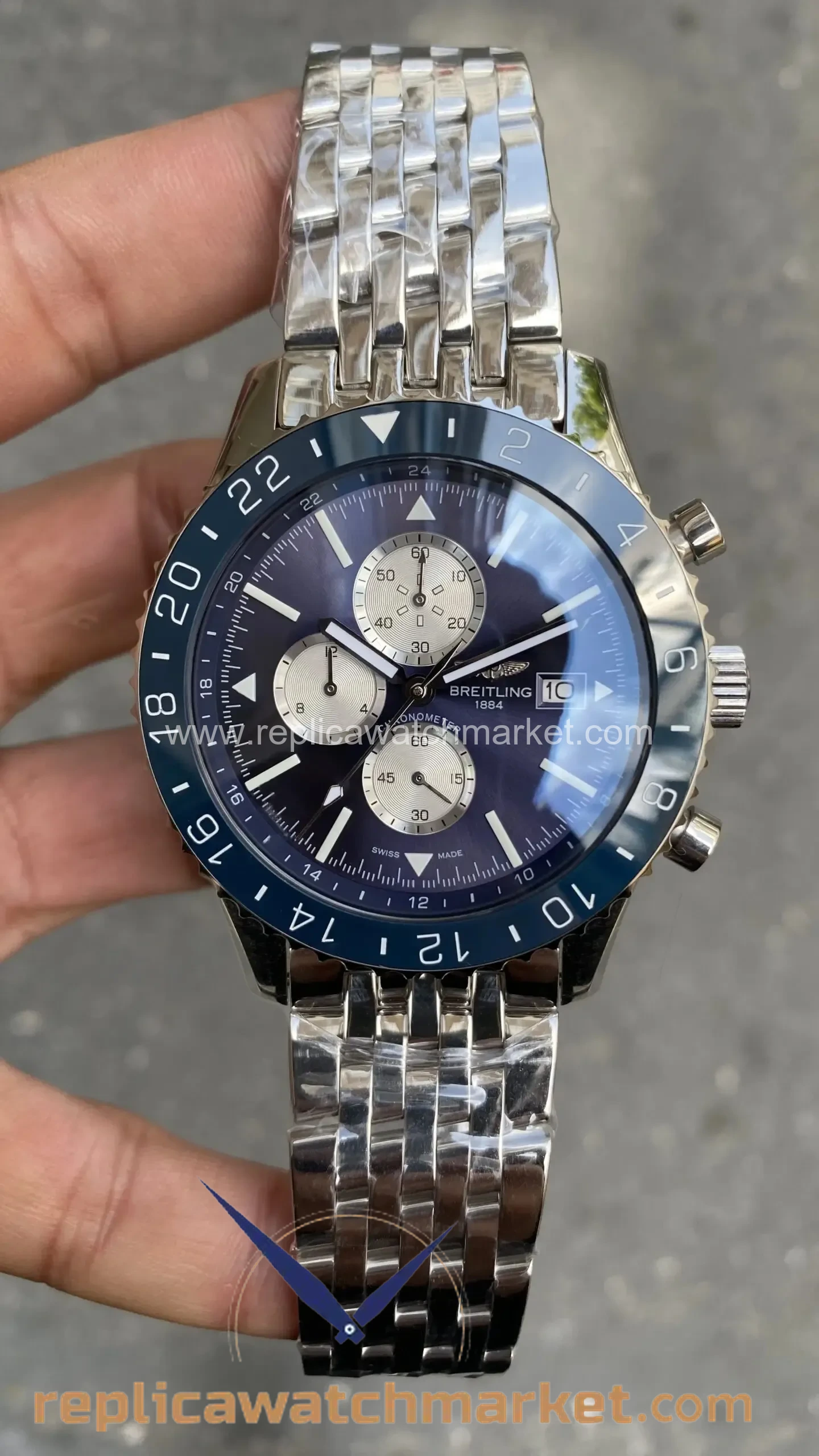 Replica Breitling Chronoliner — Blue Dial 46 mm — product view 1