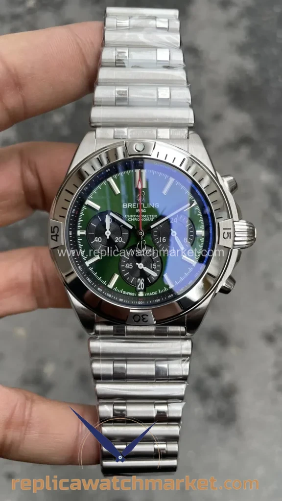Replica Breitling Chronomat B01 — Green Dial 42 mm — product view 1