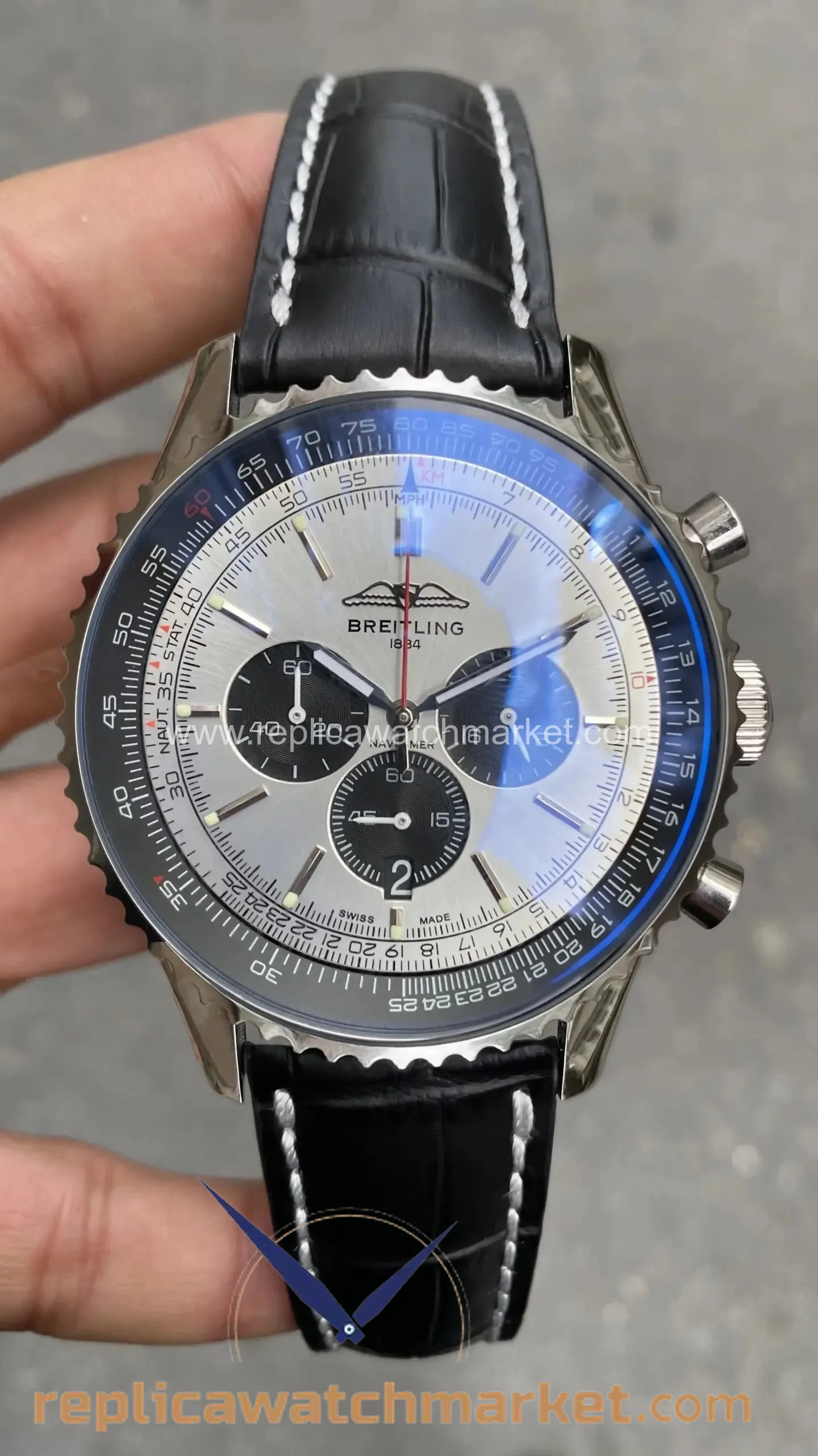Replica Breitling Navitimer — Steel Case Light Grey Dial Black Leather 43 mm — product view 1