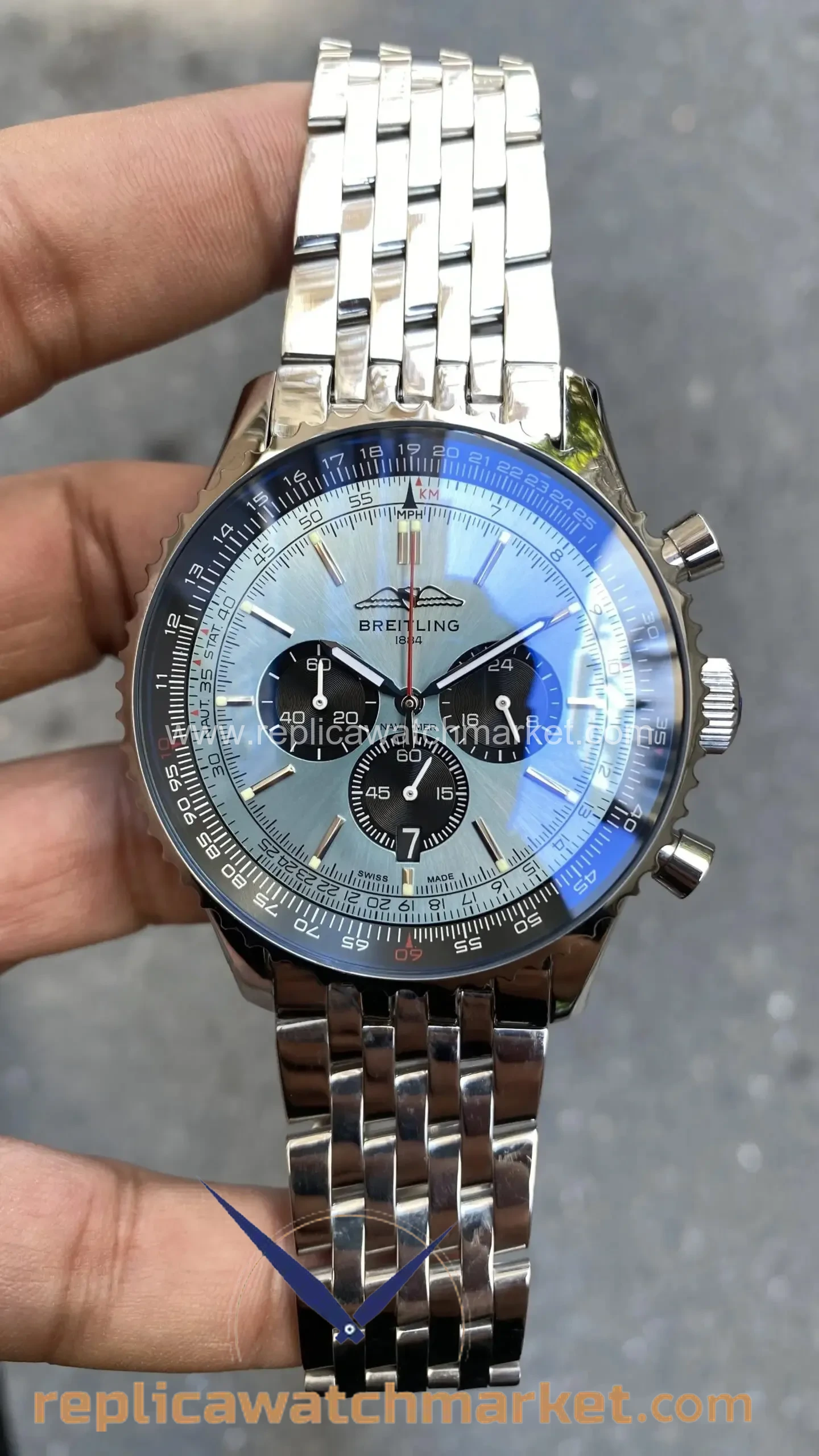 Replica Breitling Navitimer — Steel Case Turquoise Dial Steel Bracelet 43 mm — product view 1