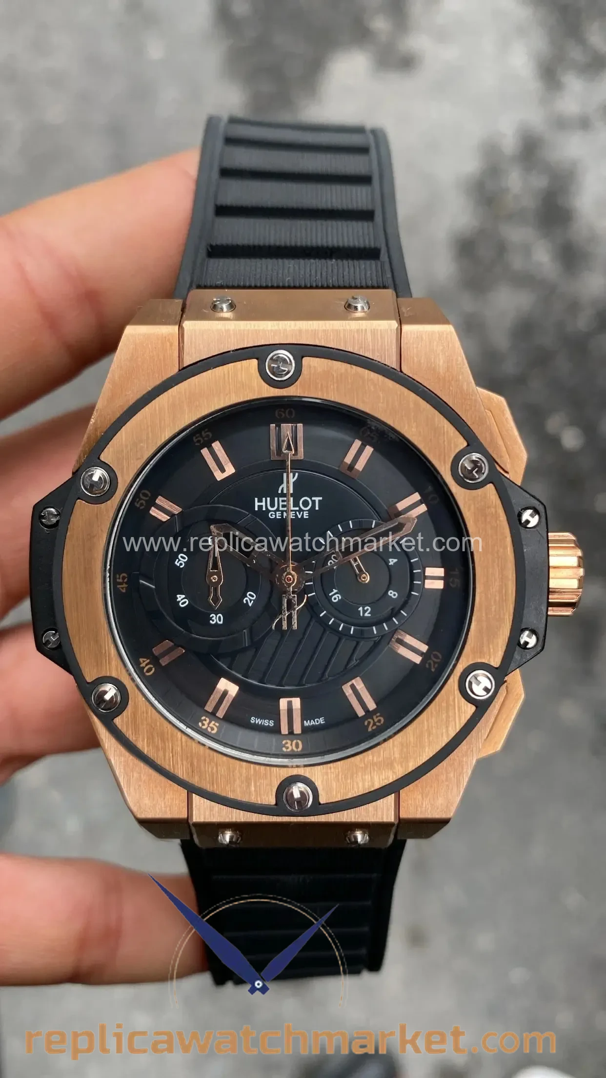 Replica Hublot Big Bang King Power Foudroyante Black Dial Rose Case 44 mm — product view 1
