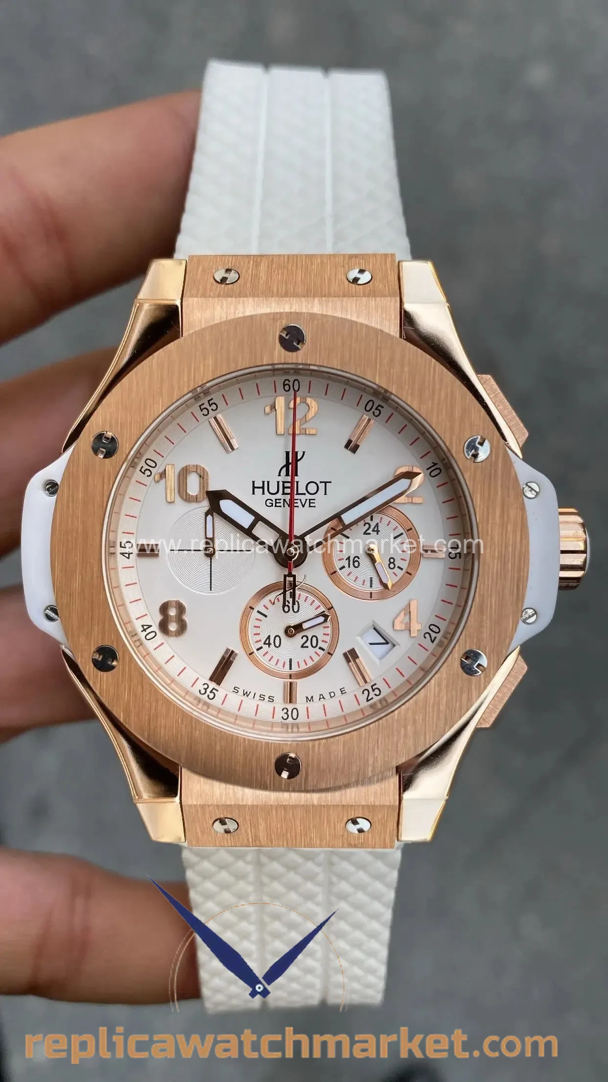 Replica Hublot Big Bang Tuiga 1909 Rose Case White Dial 41 mm — product view 1