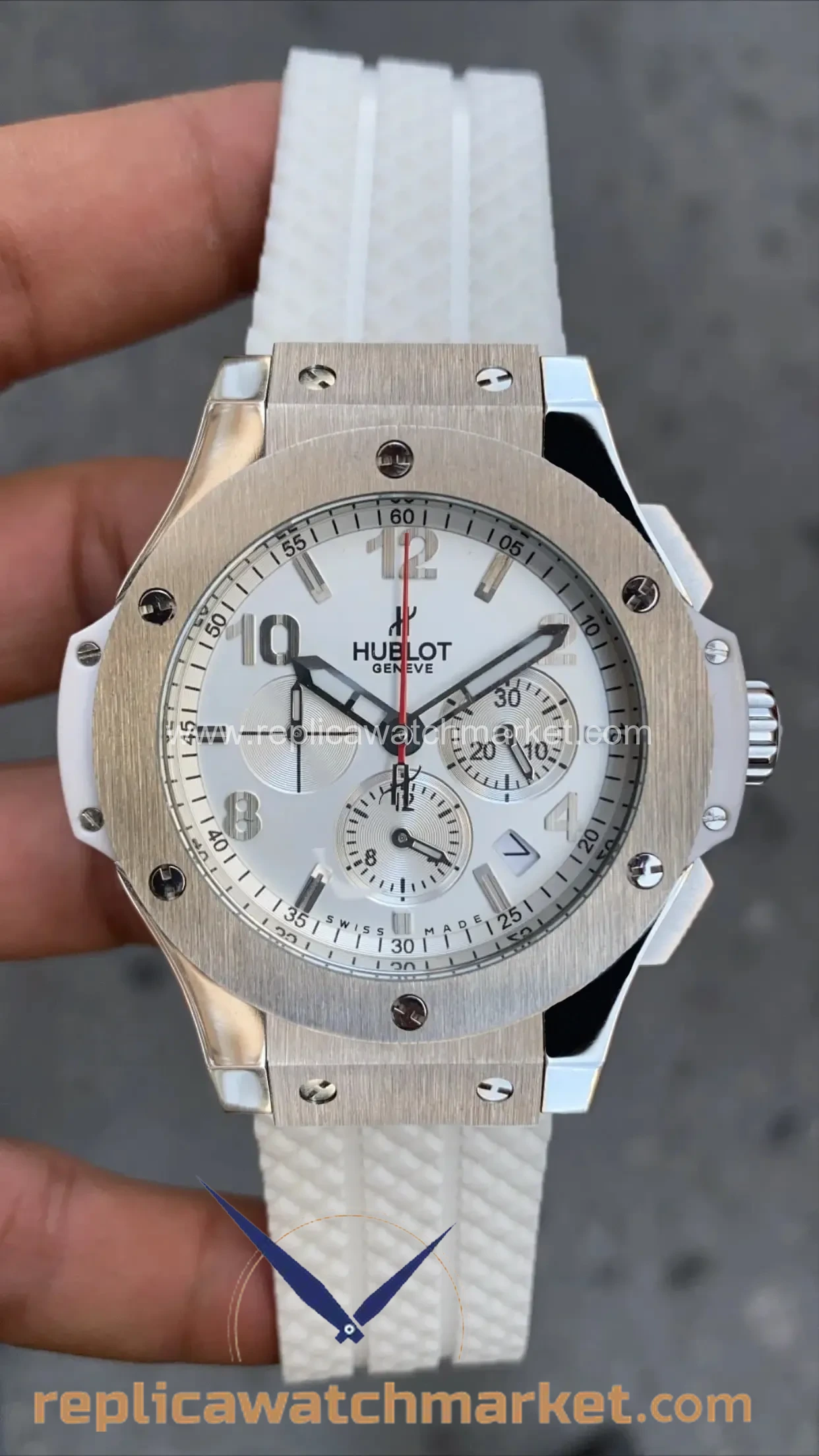 Replica Hublot Big Bang Tuiga 1909 Steel Case White Dial 41 mm — product view 1