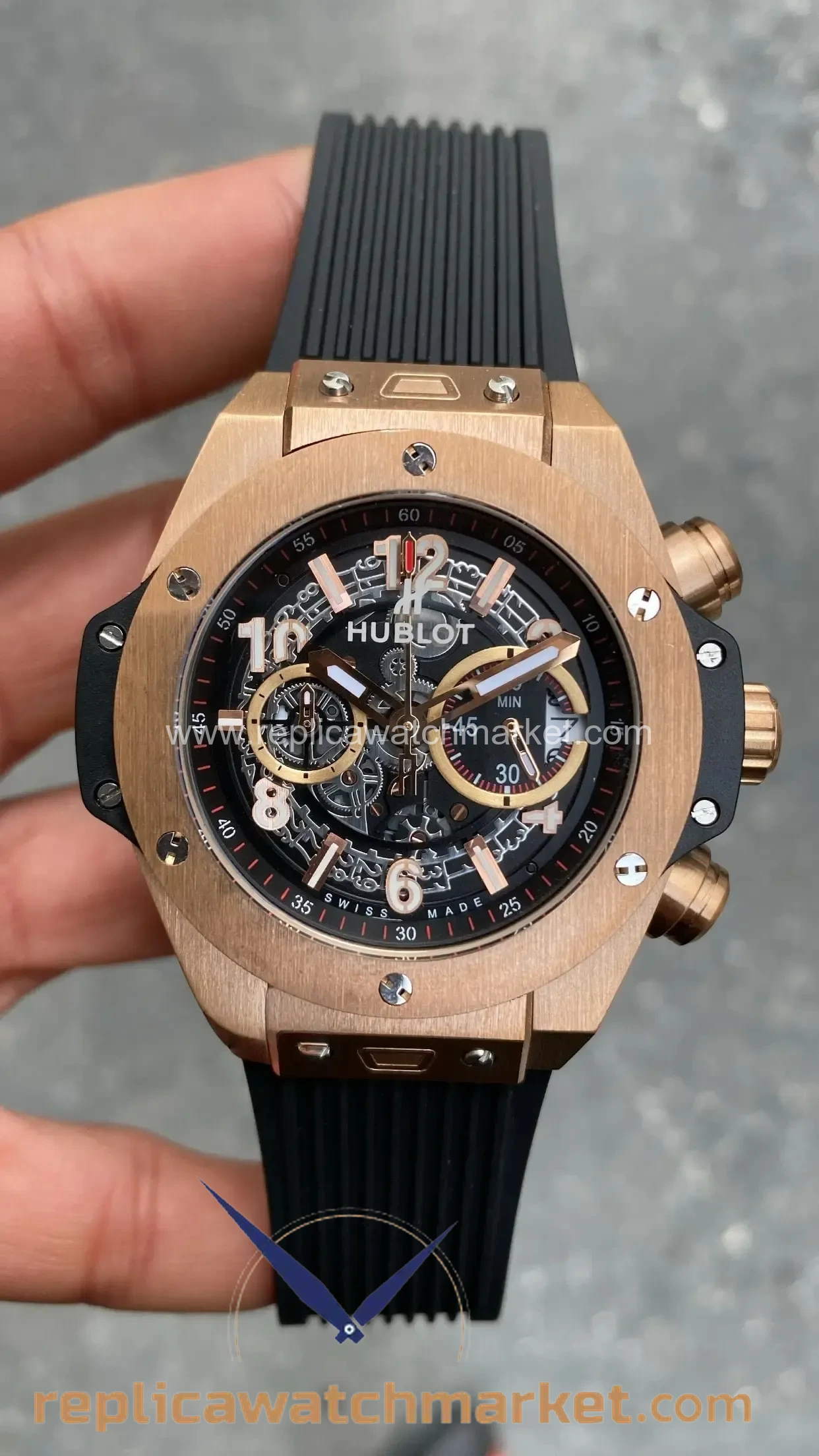 Replica Hublot Big Bang Unico King Black Rubber Full Rose Gold Case 45 mm — product view 1