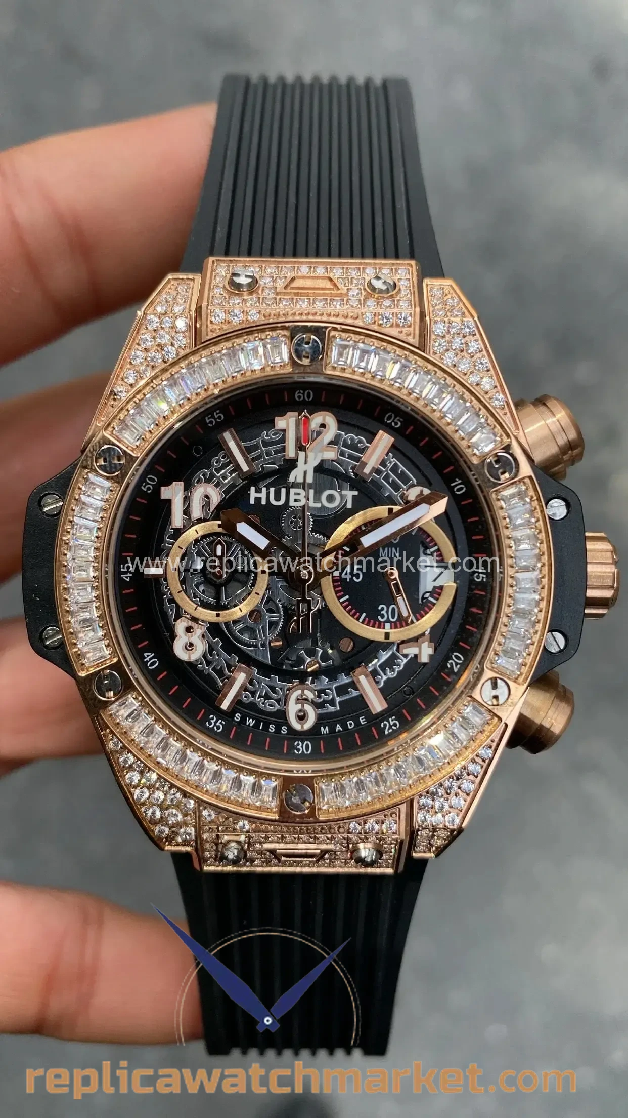 Replica Hublot Big Bang Unico King Diamond Black Rubber Rose Case 45 mm — product view 1