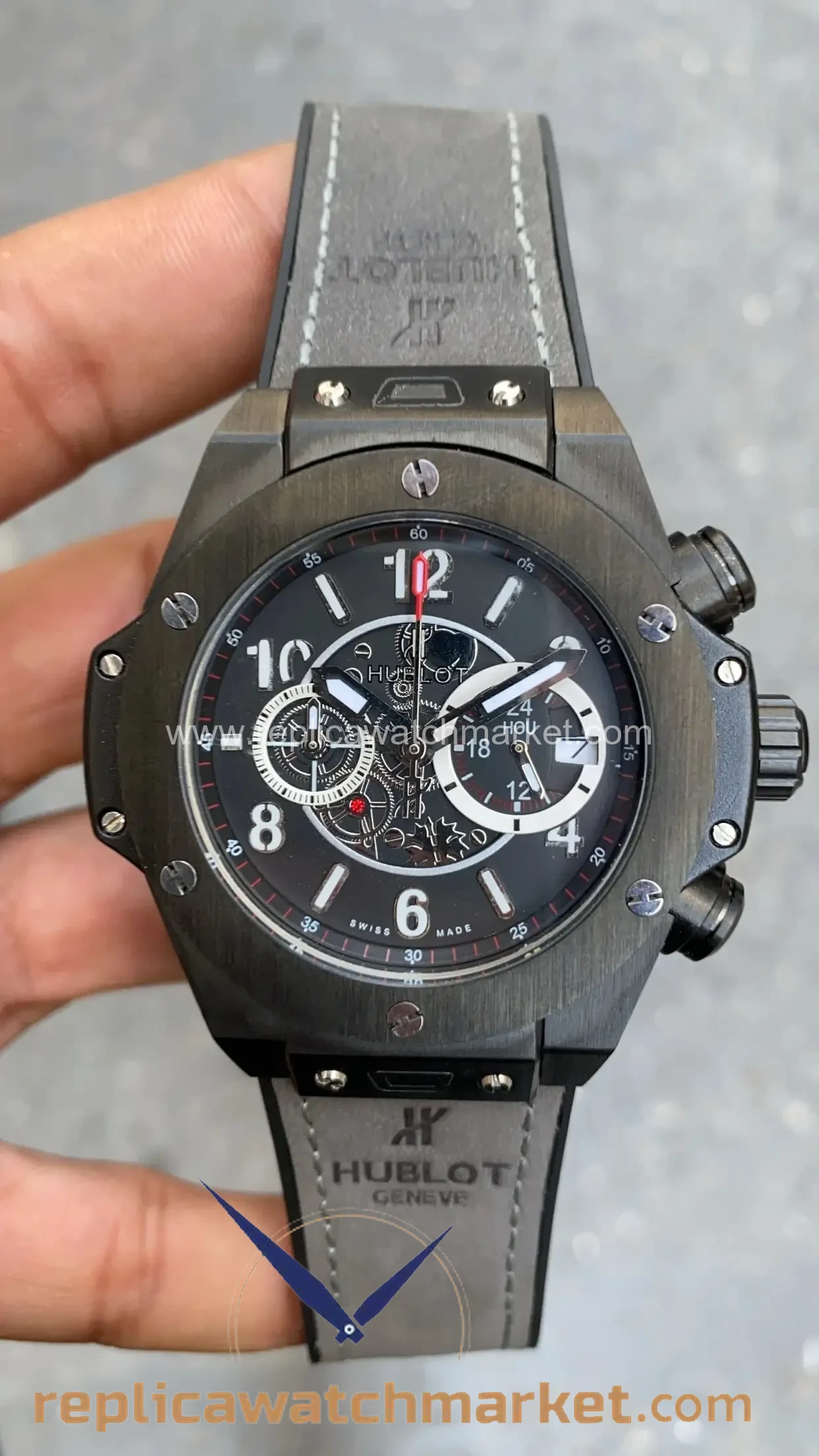Replica Hublot Big Bang Unico King Grey Rubber Black PVD Case 45 mm — product view 1
