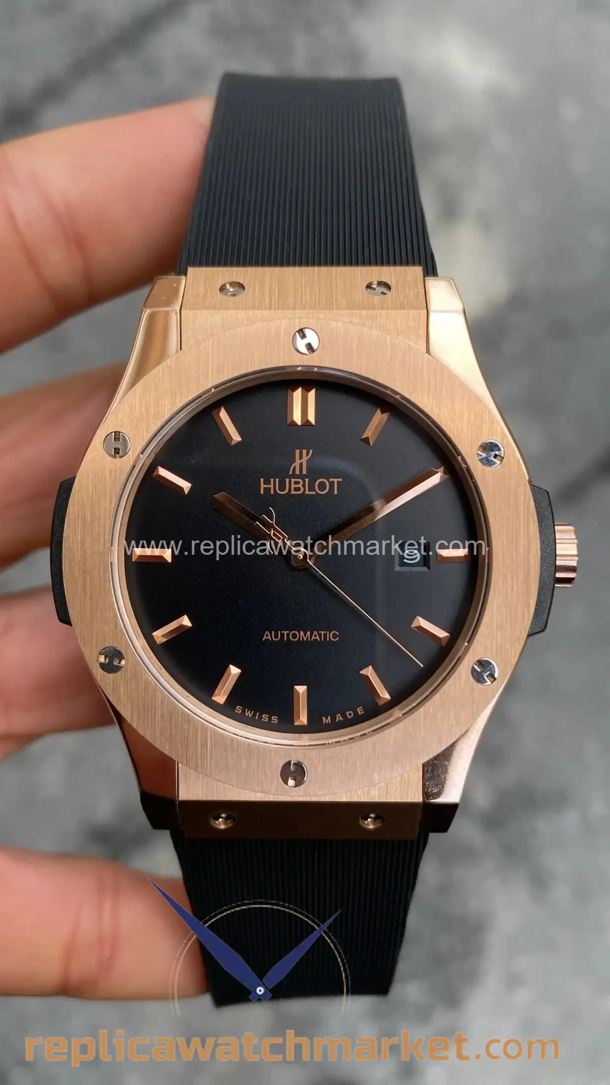 Replica Hublot Classic Fusion Automatic Vendome Black Dial Black Rubber Rose Case 42 mm — product view 1