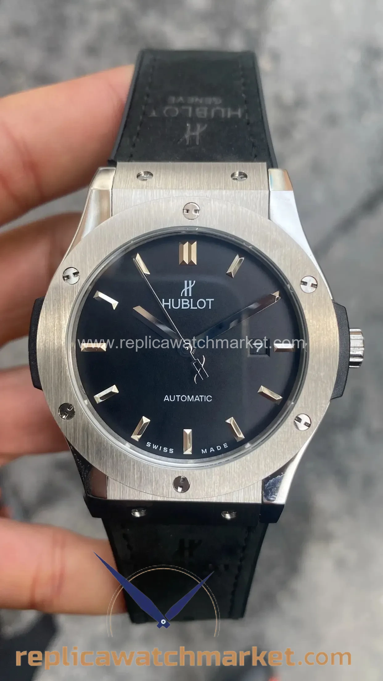 Replica Hublot Classic Fusion Automatic Vendome Black Dial Black Rubber Steel Case 42 mm — product view 1